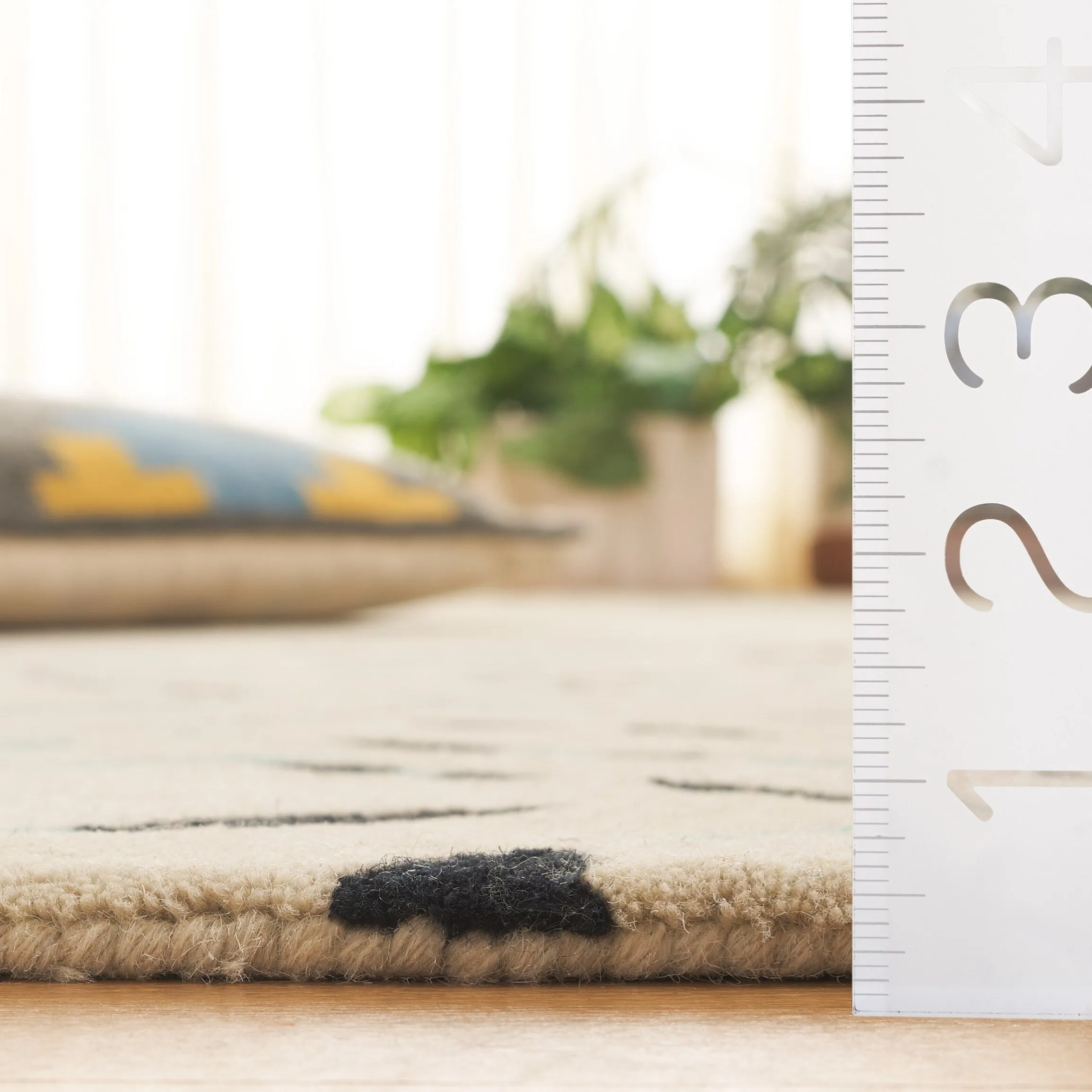 SAFAVIEH Handmade Metro Rhianwen Wool Rug