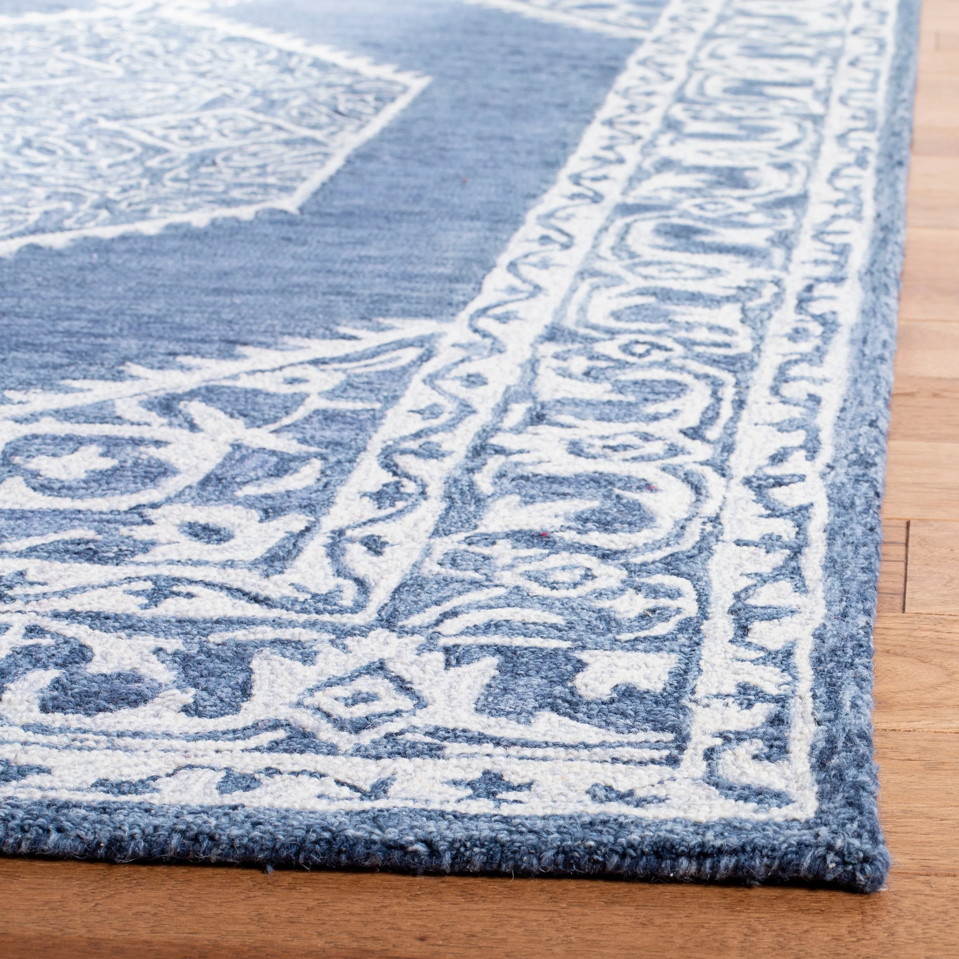 SAFAVIEH Handmade Micro-Loop Adje Wool Rug