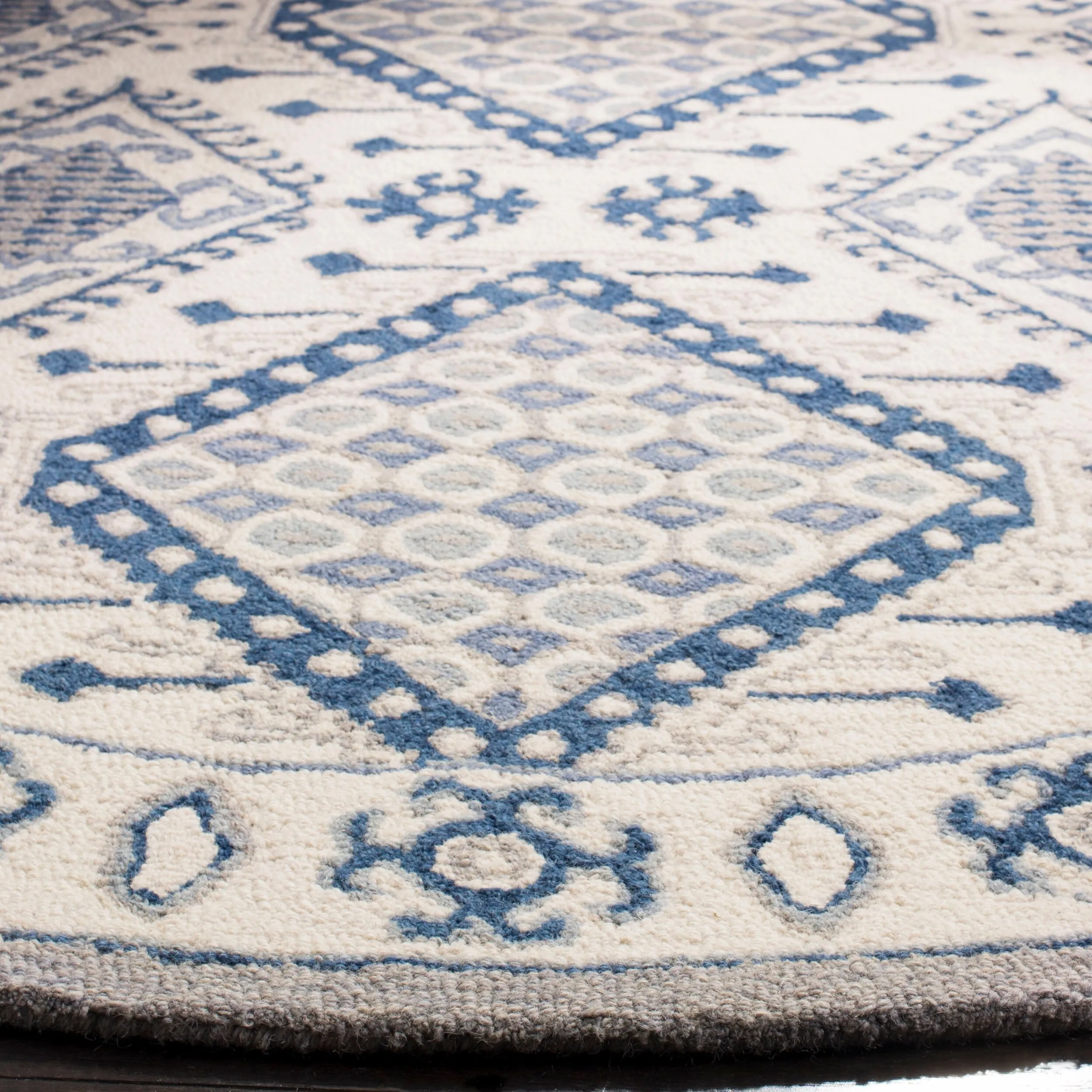 SAFAVIEH Handmade Micro-Loop Anouschka Wool Rug