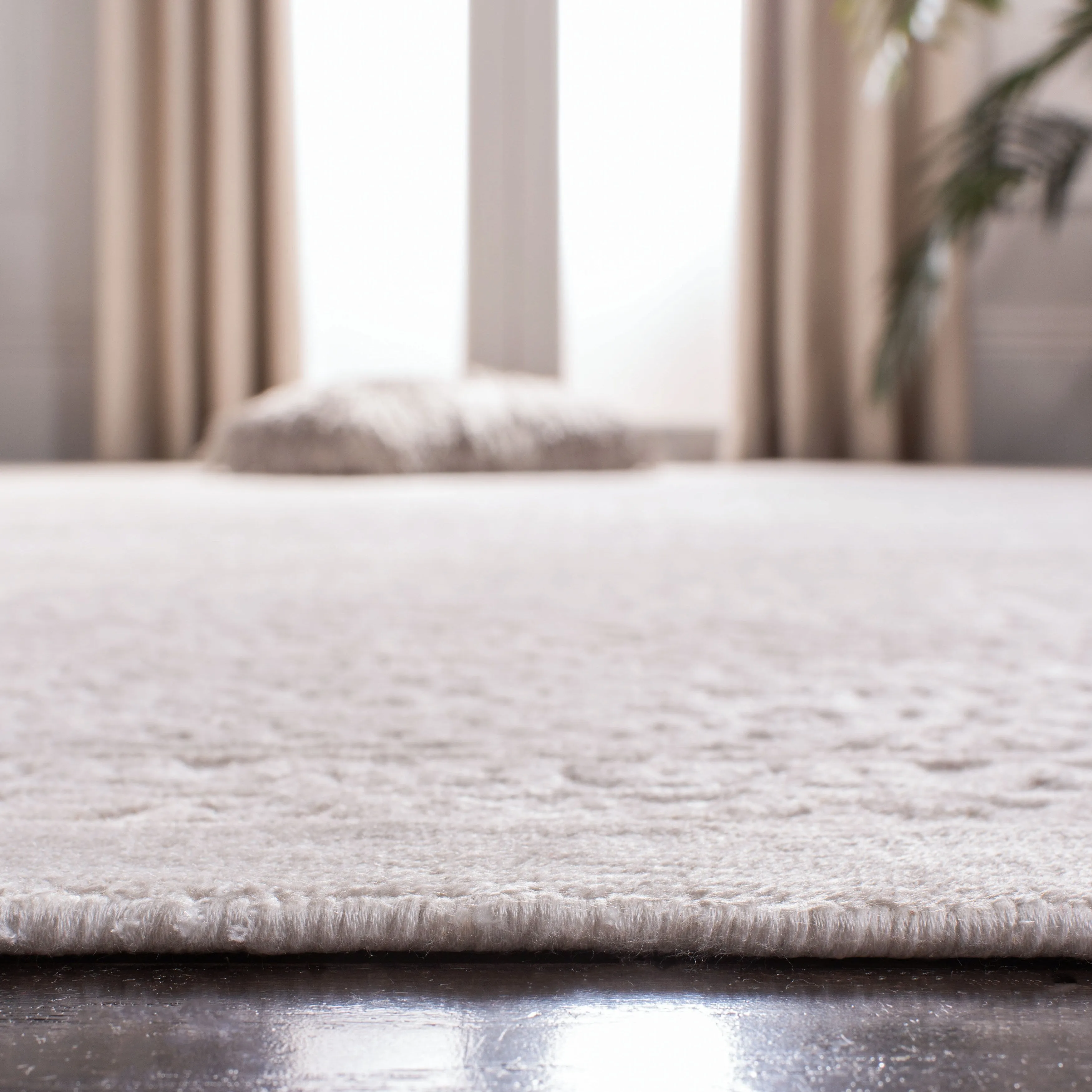 SAFAVIEH Handmade Mirage Vedia Modern Abstract Viscose Rug