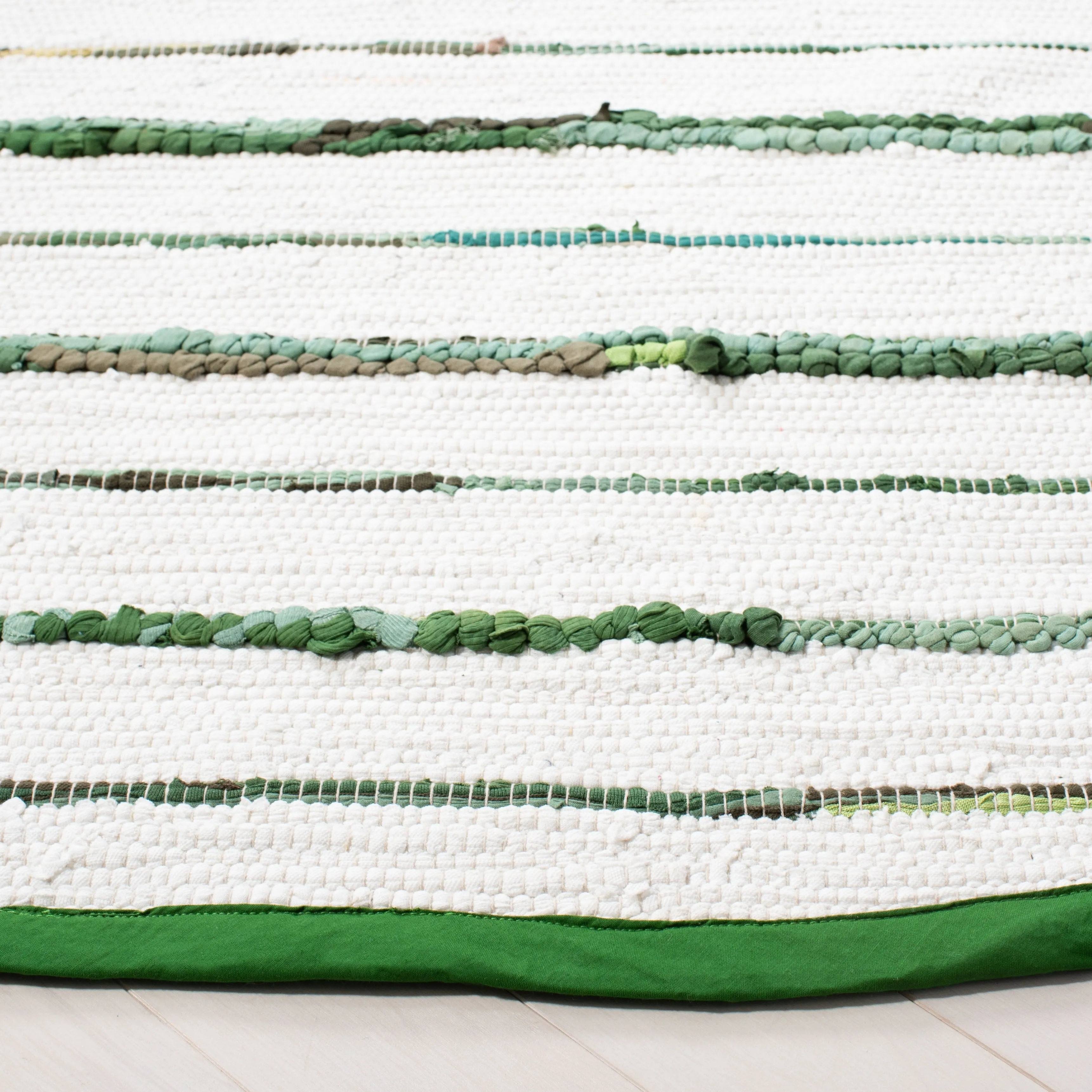SAFAVIEH Handmade Montauk Satka Modern Stripe Rug