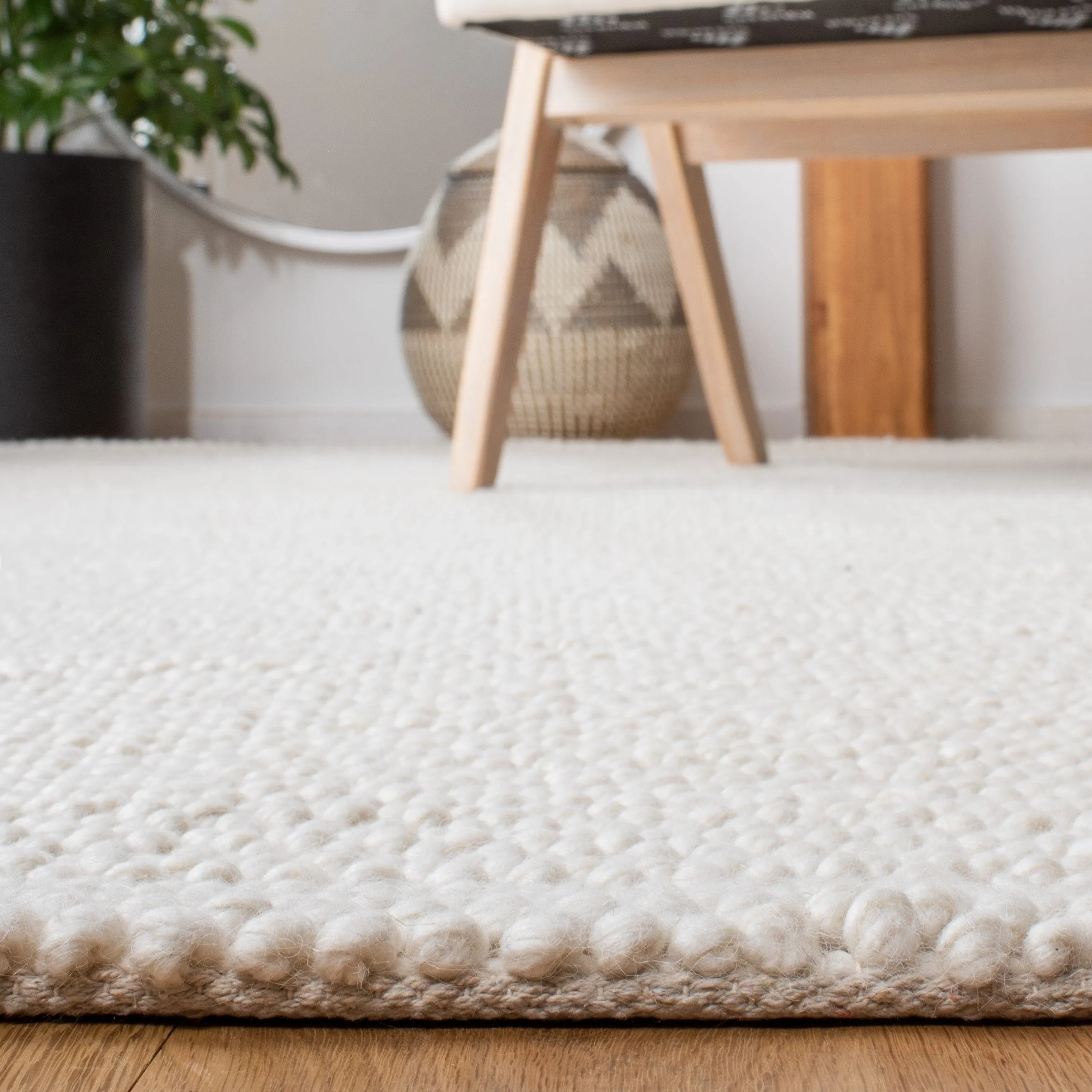 SAFAVIEH Handmade Natura Adriena Wool Rug
