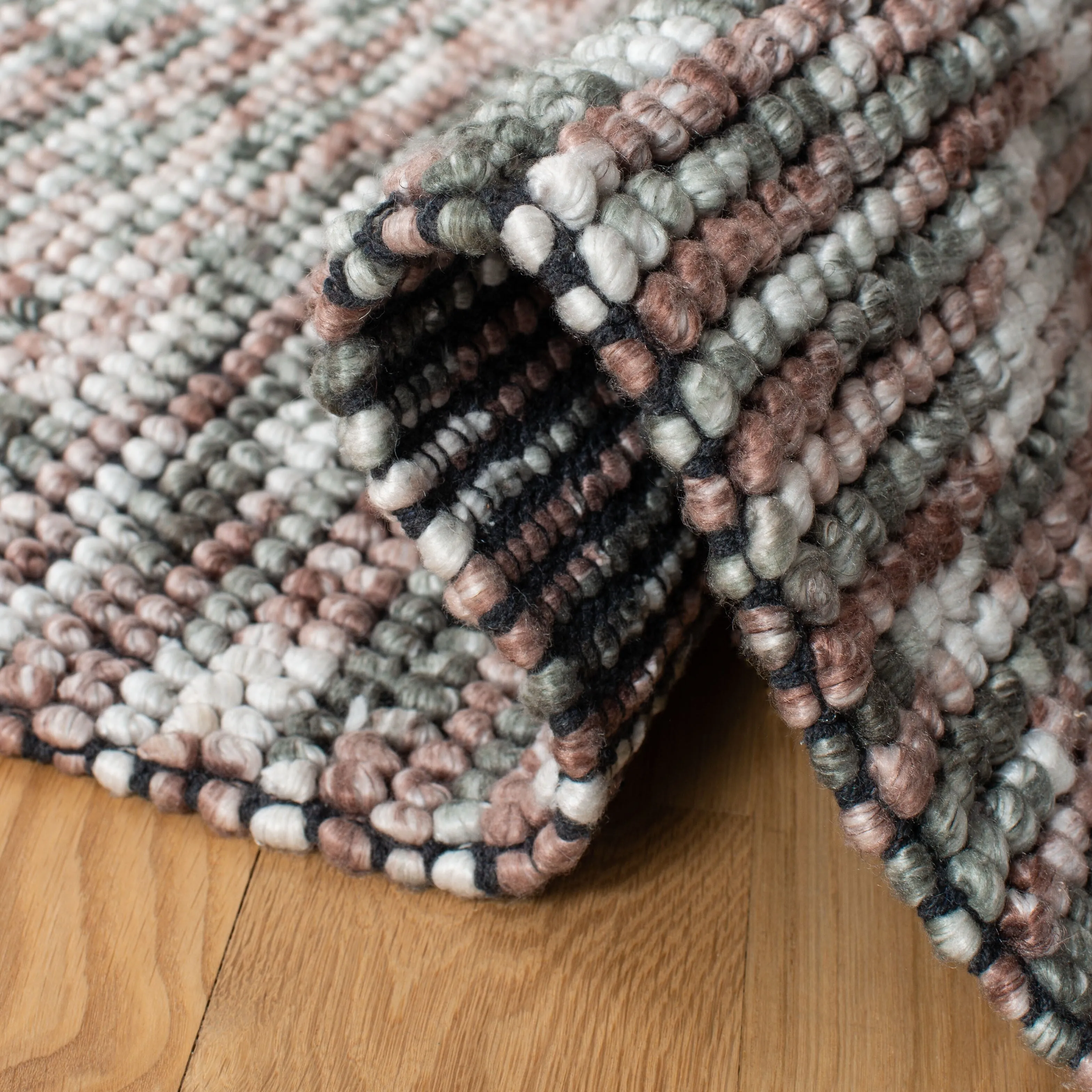 SAFAVIEH Handmade Natura Adriena Wool Rug