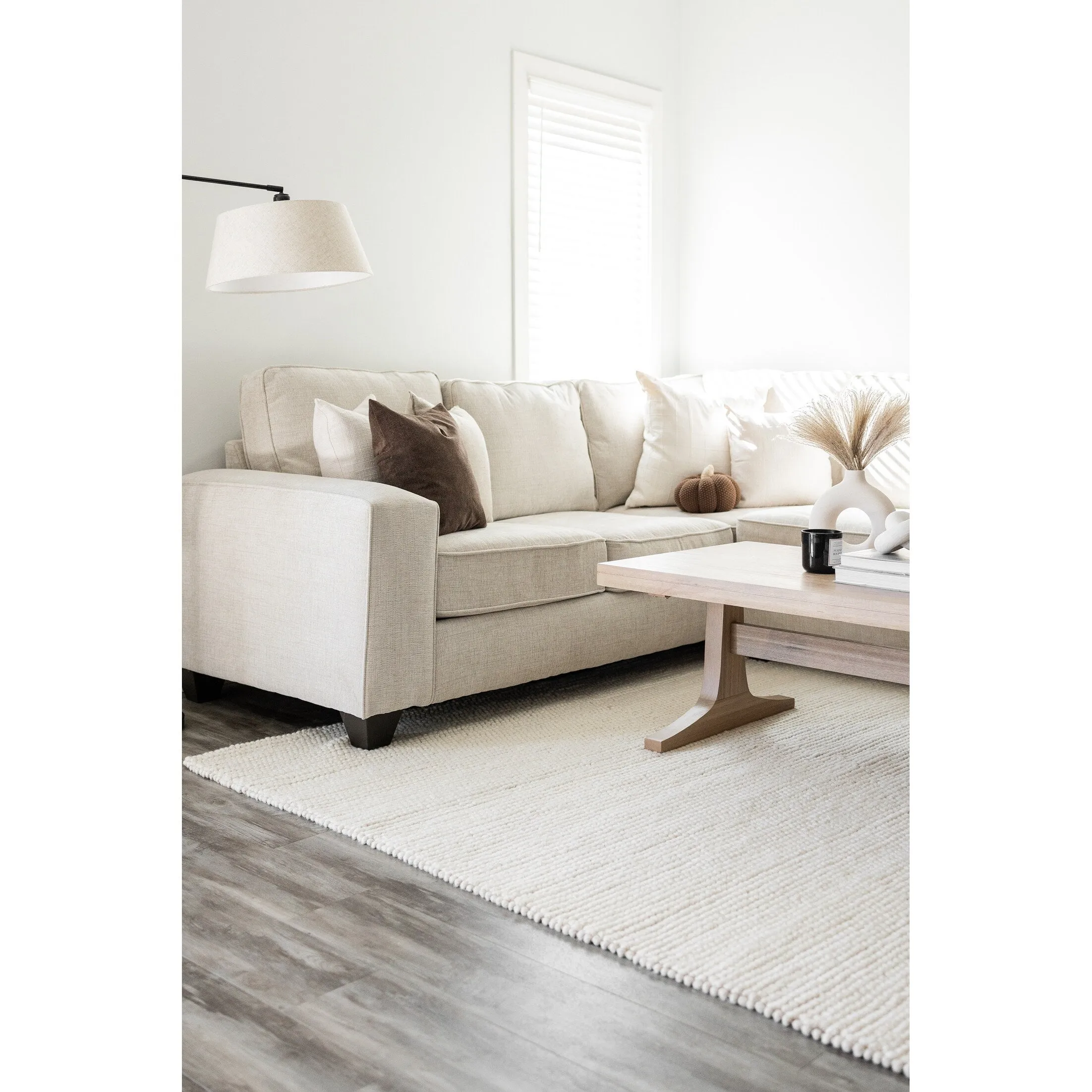 SAFAVIEH Handmade Natura Adriena Wool Rug