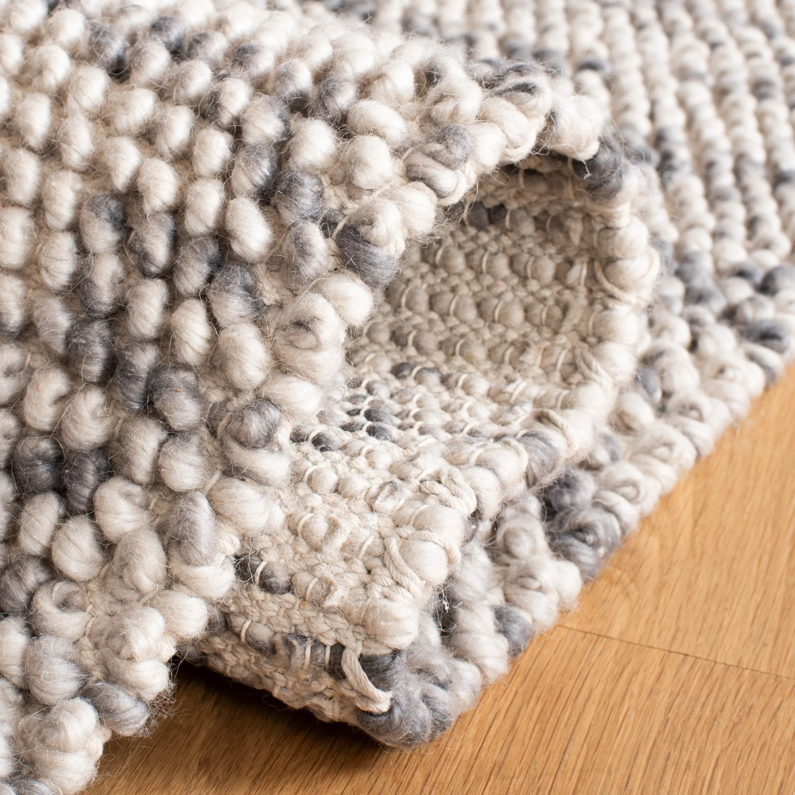 SAFAVIEH Handmade Natura Heliette New Zealand Wool Rug