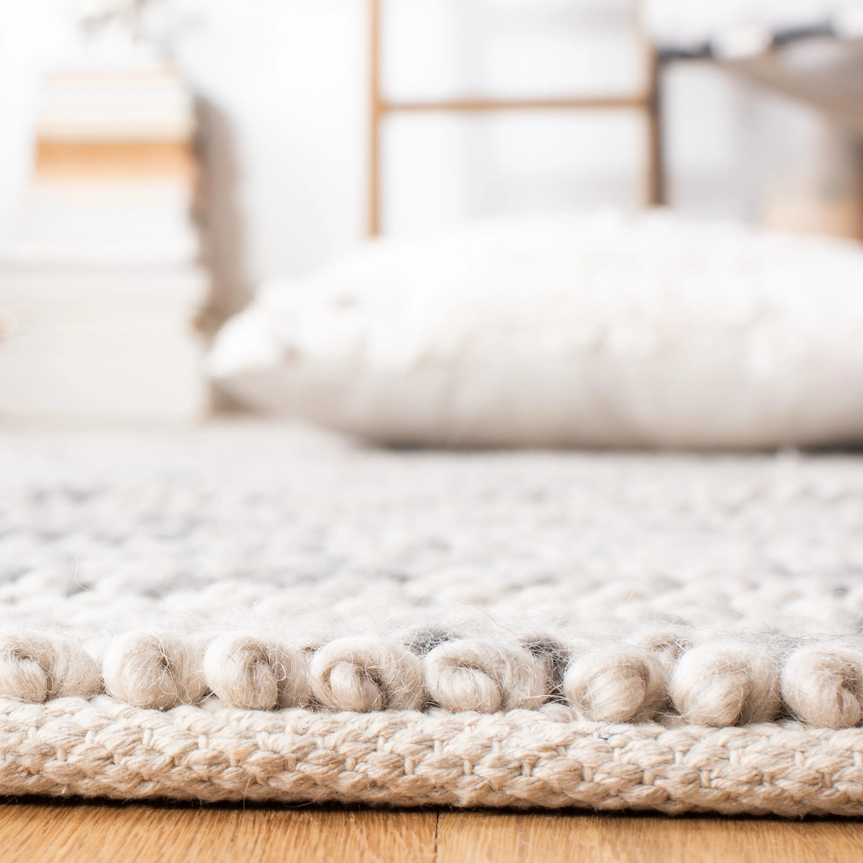 SAFAVIEH Handmade Natura Heliette New Zealand Wool Rug