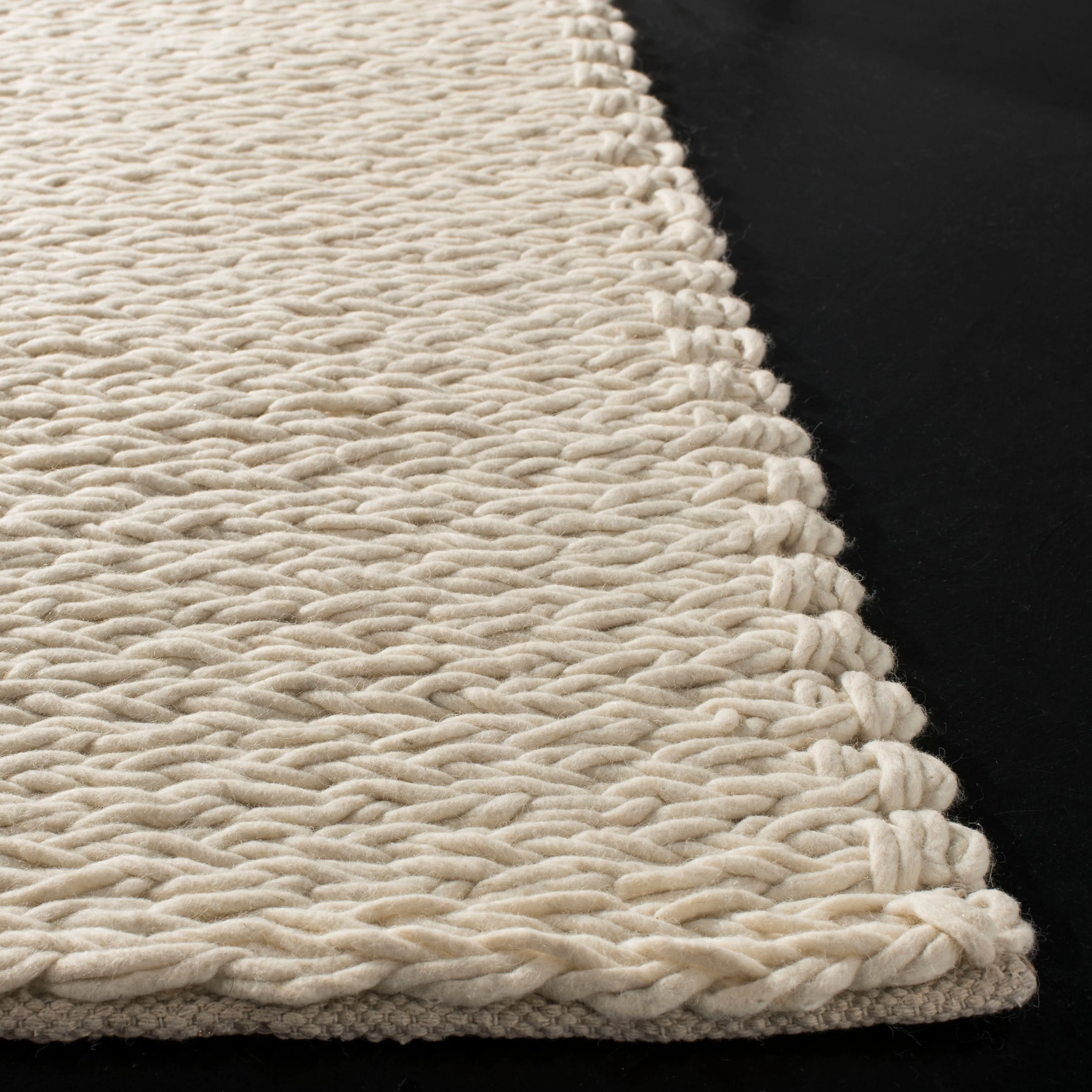 SAFAVIEH Handmade Natura Karolin Wool Rug