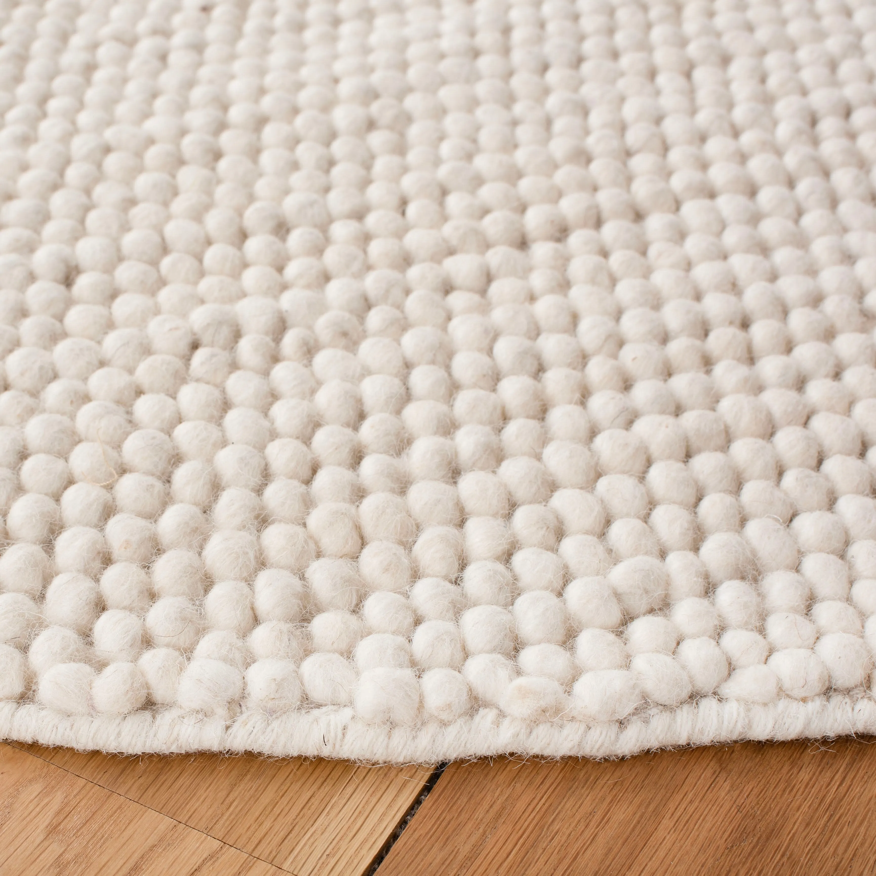 SAFAVIEH Handmade Natura Kinuko Wool Rug