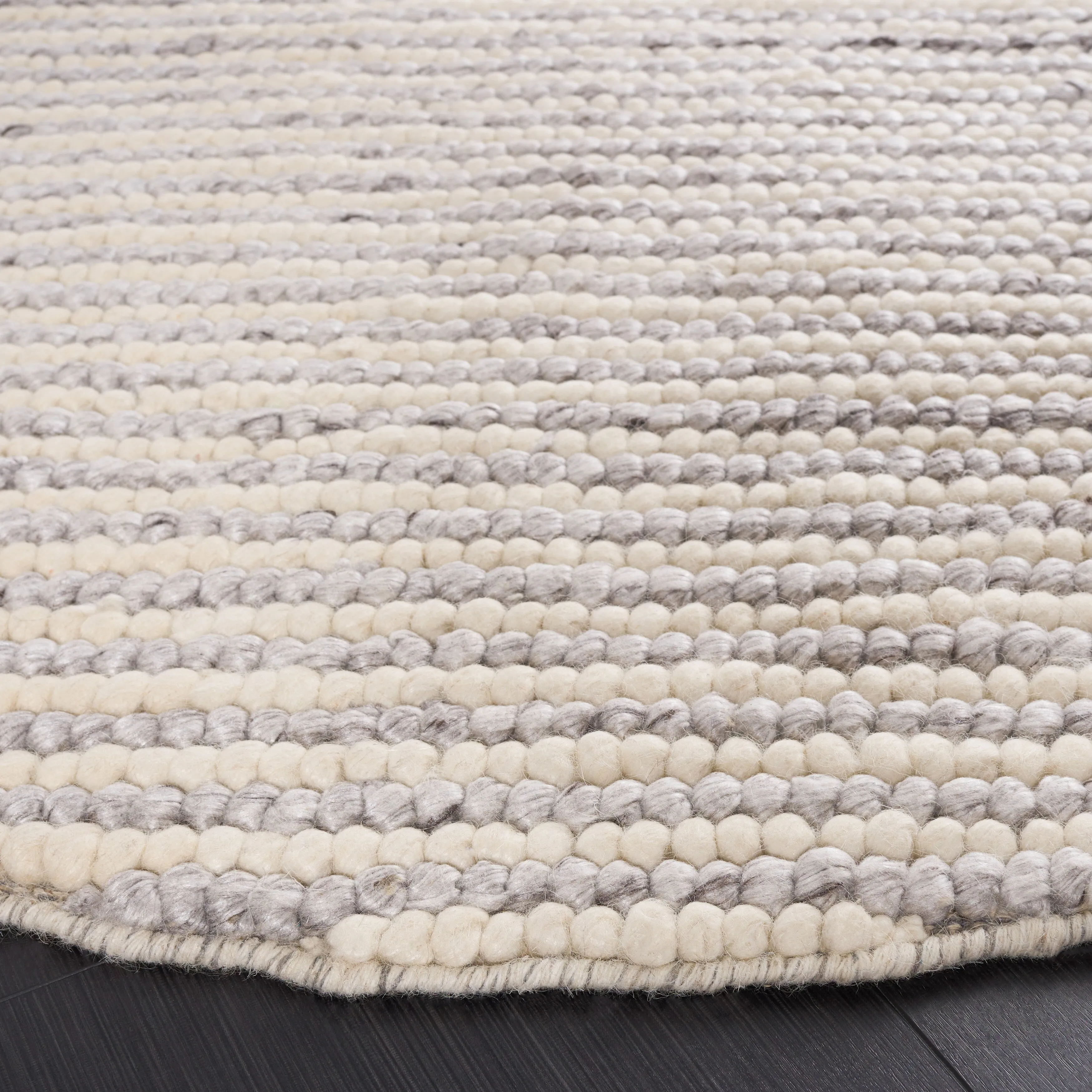 SAFAVIEH Handmade Natura Kinuko Wool Rug