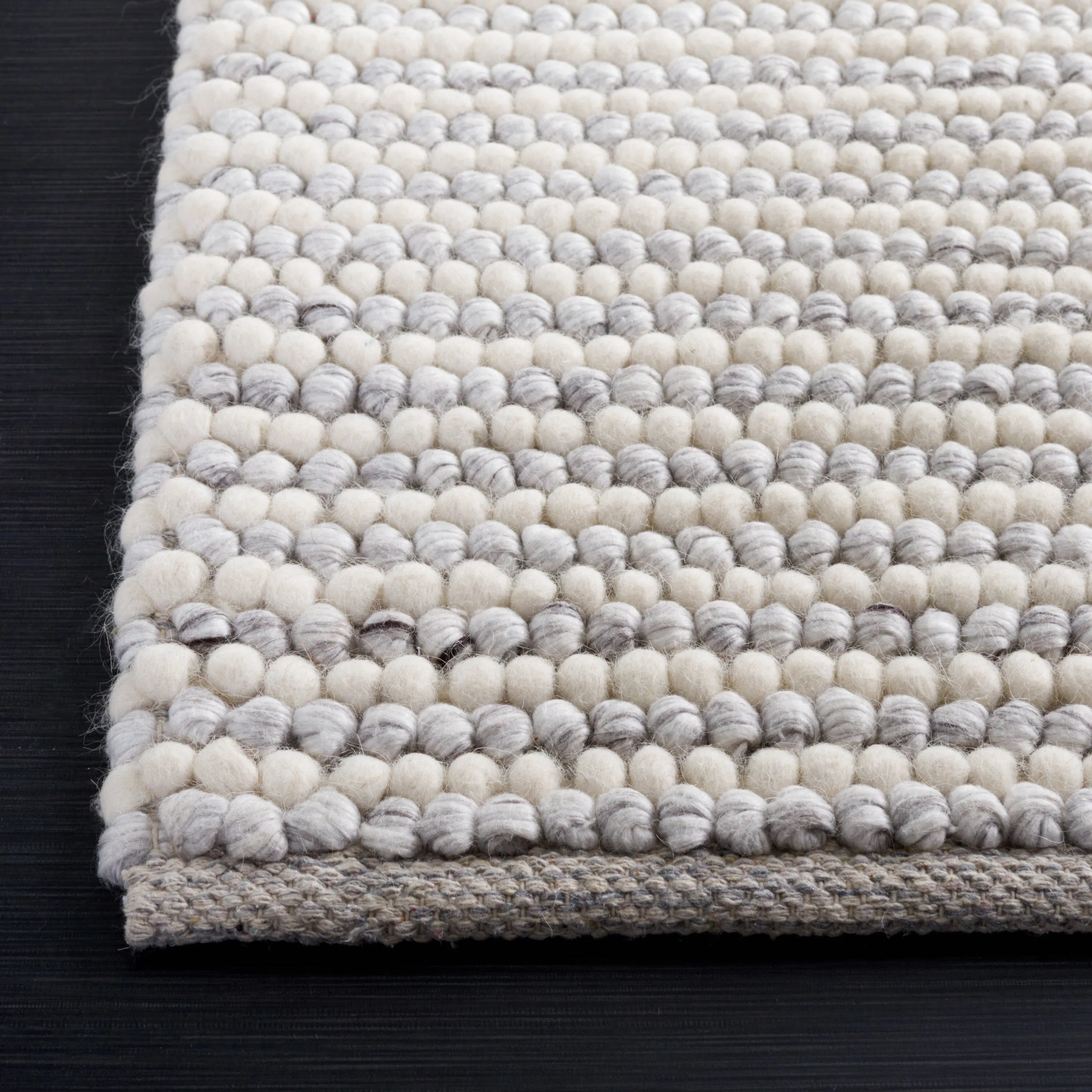 SAFAVIEH Handmade Natura Kinuko Wool Rug