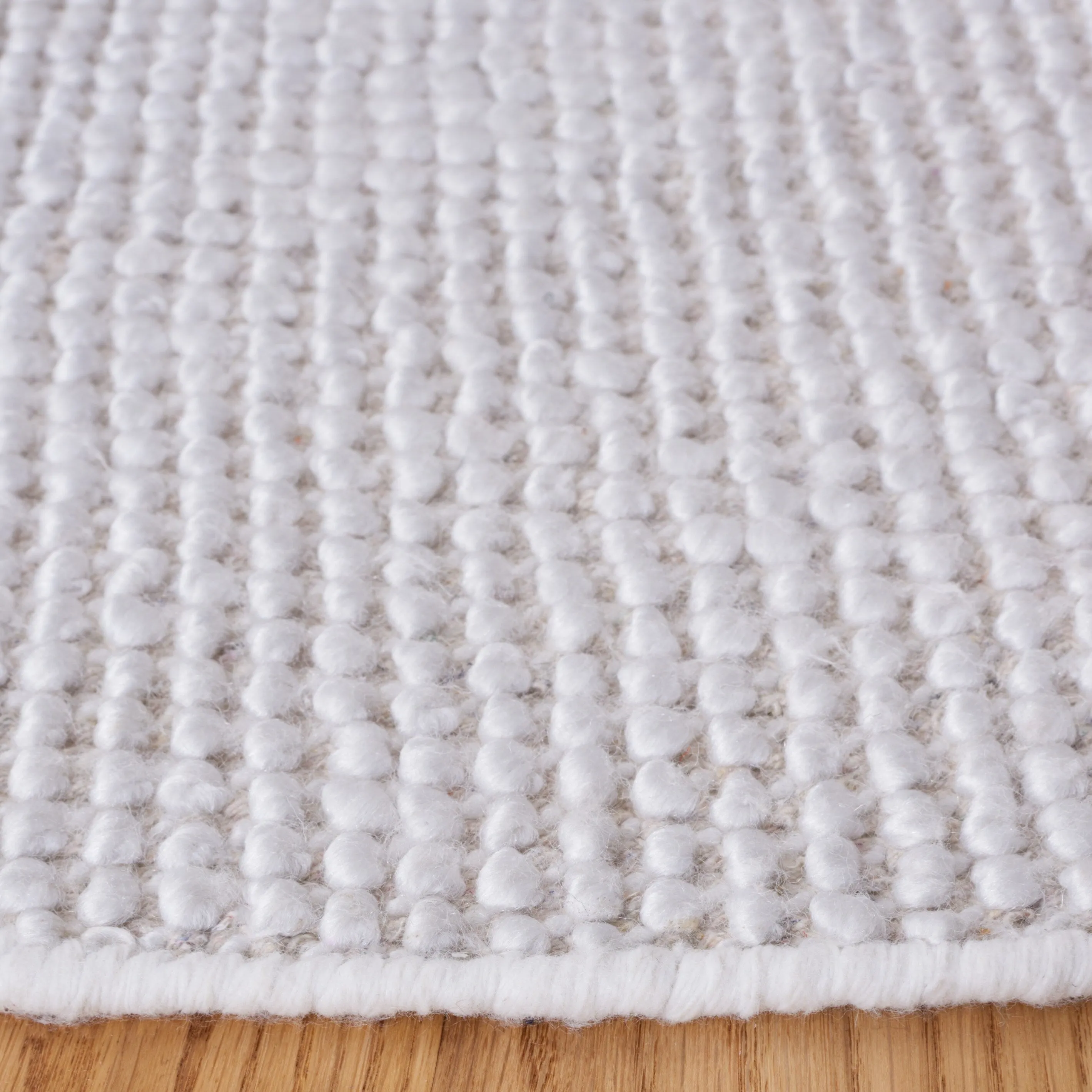 SAFAVIEH Handmade Natura Vroni Transitional Wool Rug