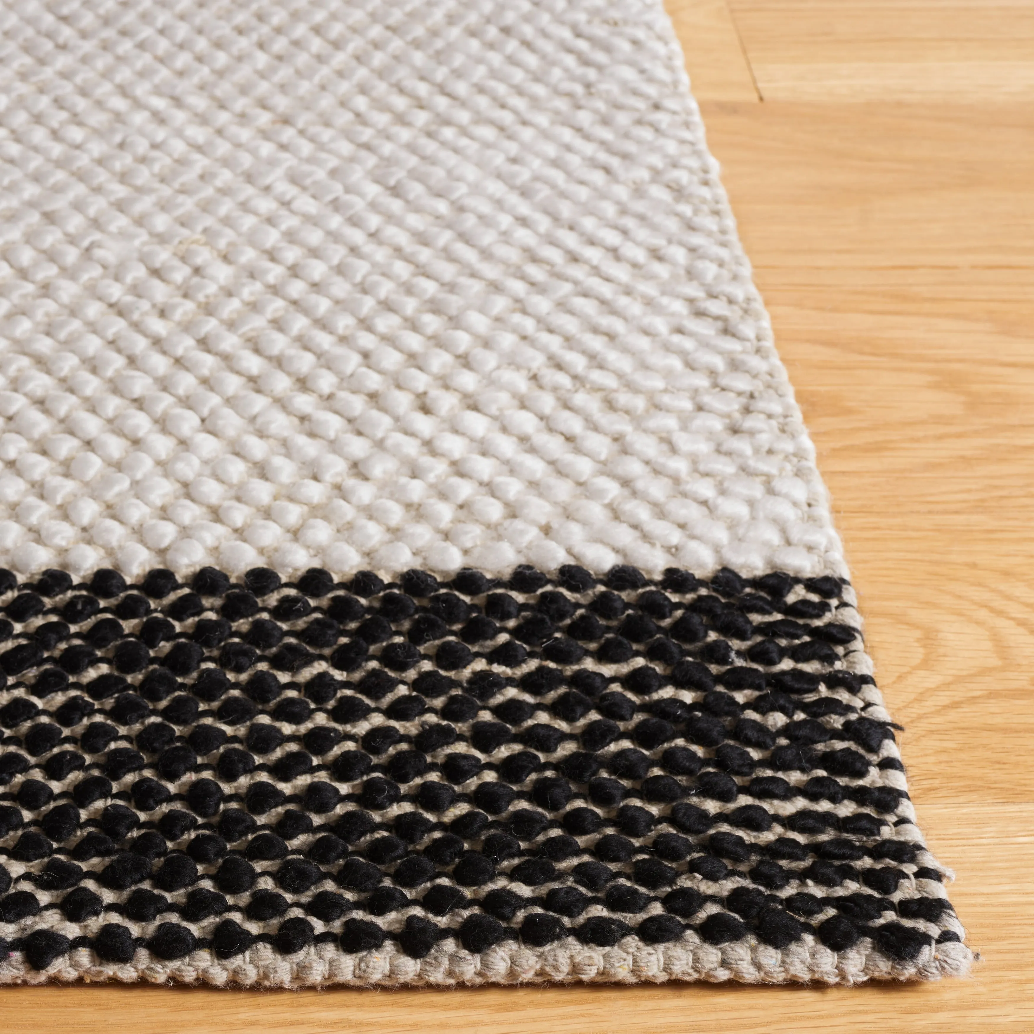 SAFAVIEH Handmade Natura Vroni Transitional Wool Rug