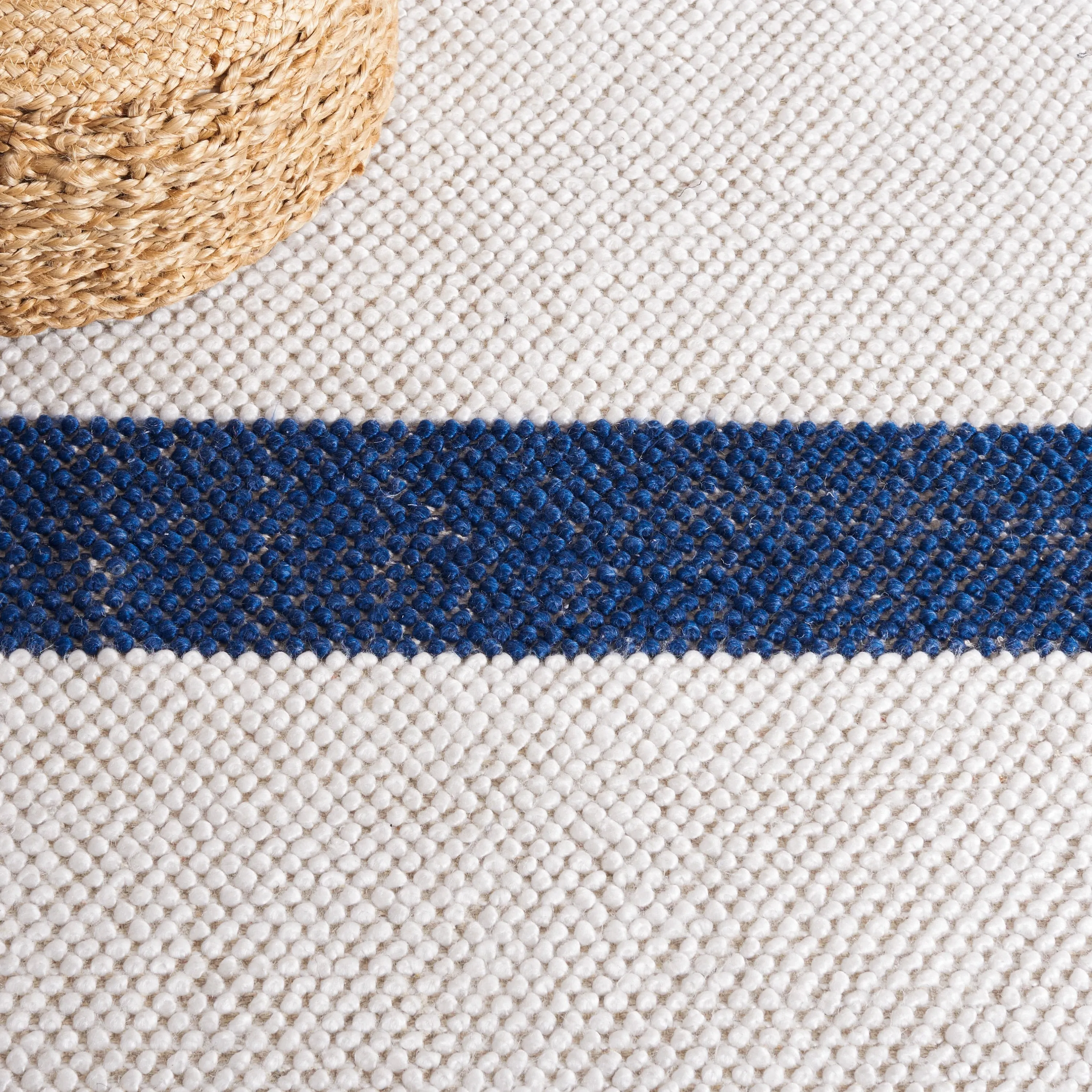 SAFAVIEH Handmade Natura Vroni Transitional Wool Rug