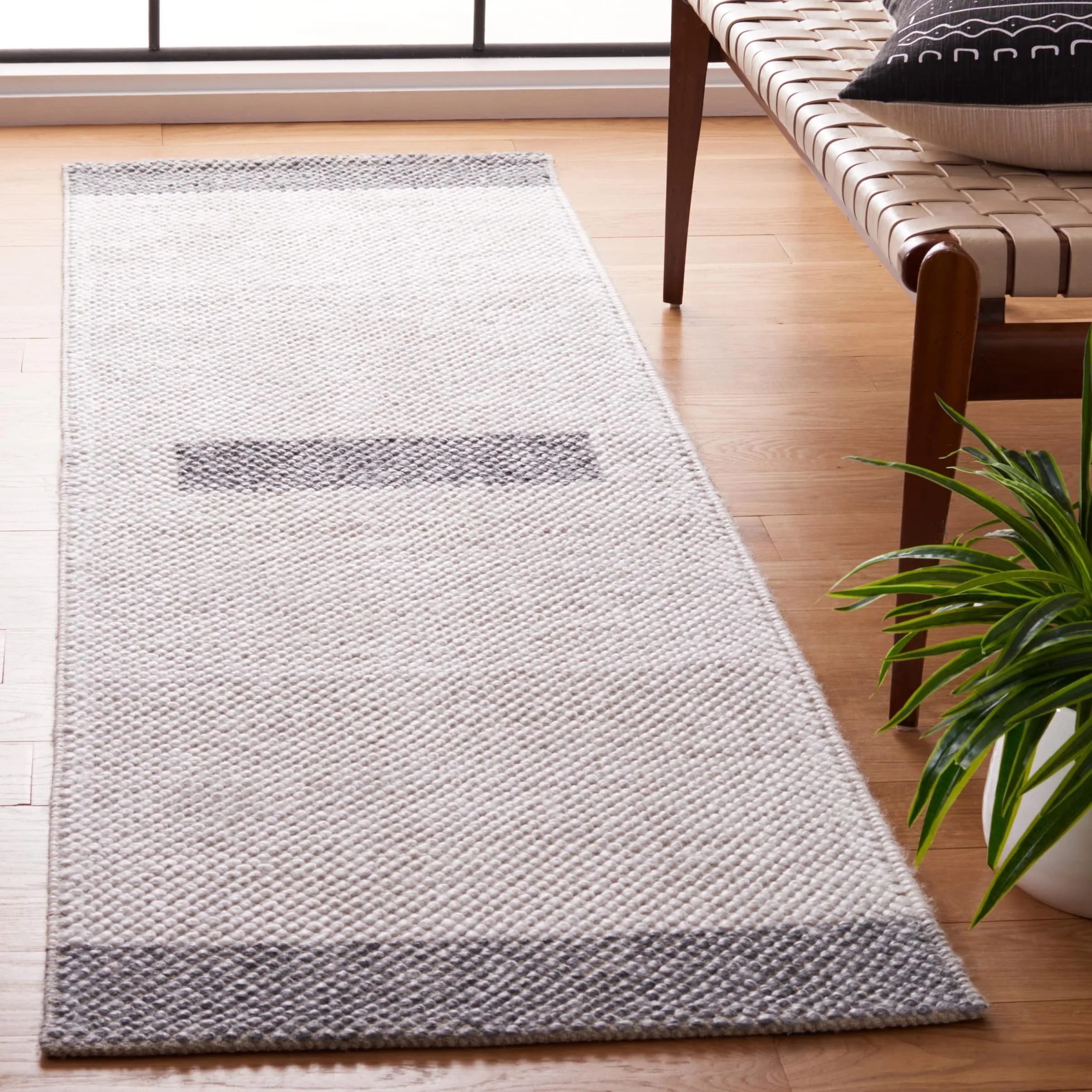 SAFAVIEH Handmade Natura Vroni Transitional Wool Rug