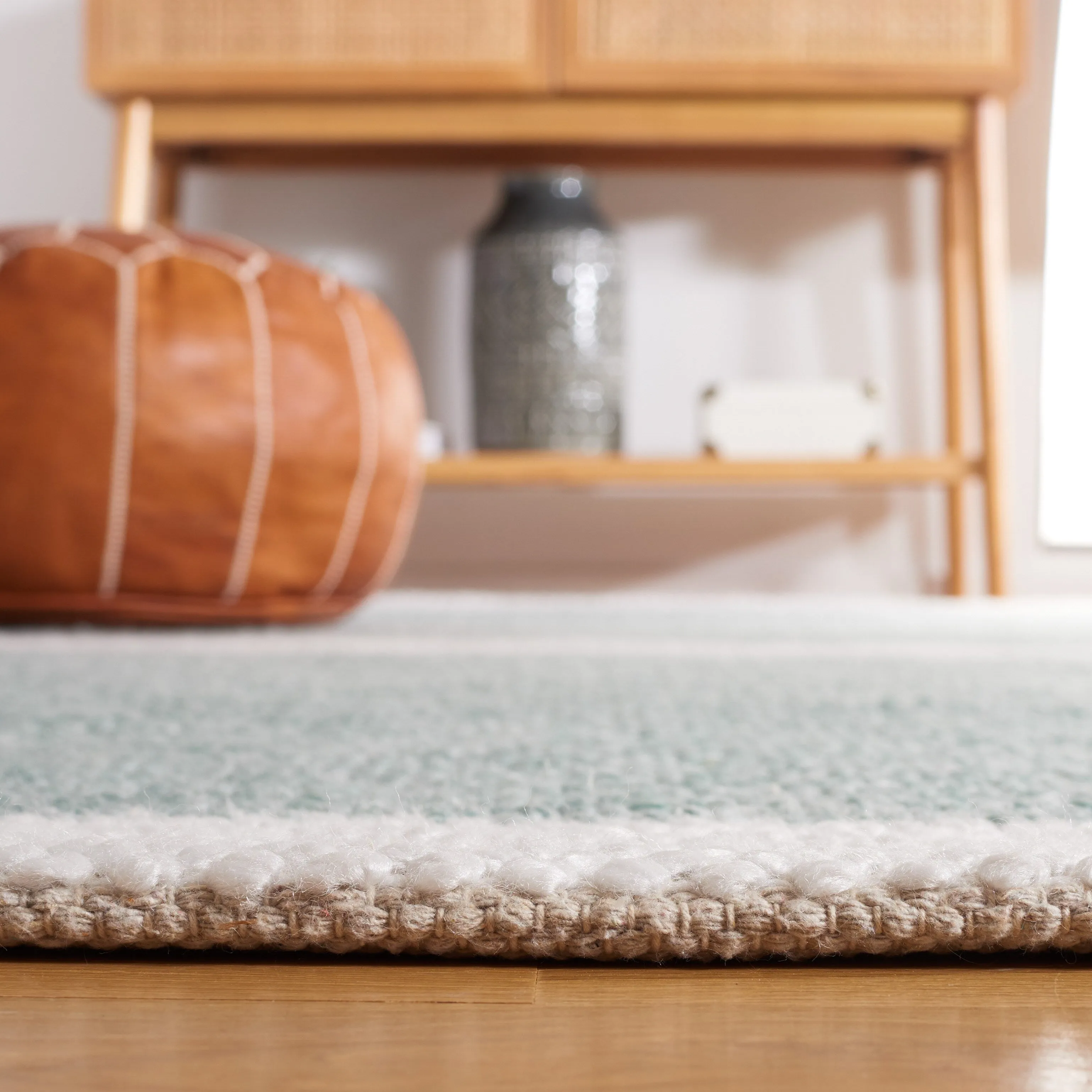 SAFAVIEH Handmade Natura Vroni Transitional Wool Rug