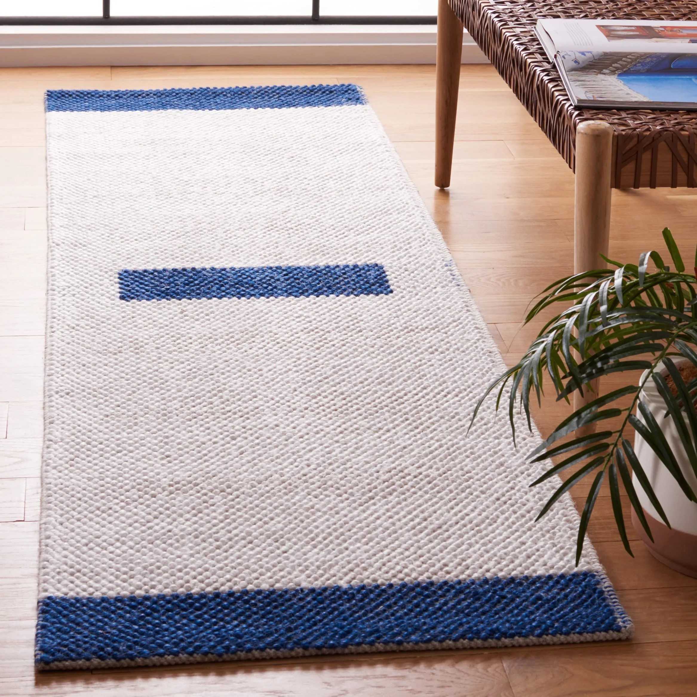 SAFAVIEH Handmade Natura Vroni Transitional Wool Rug