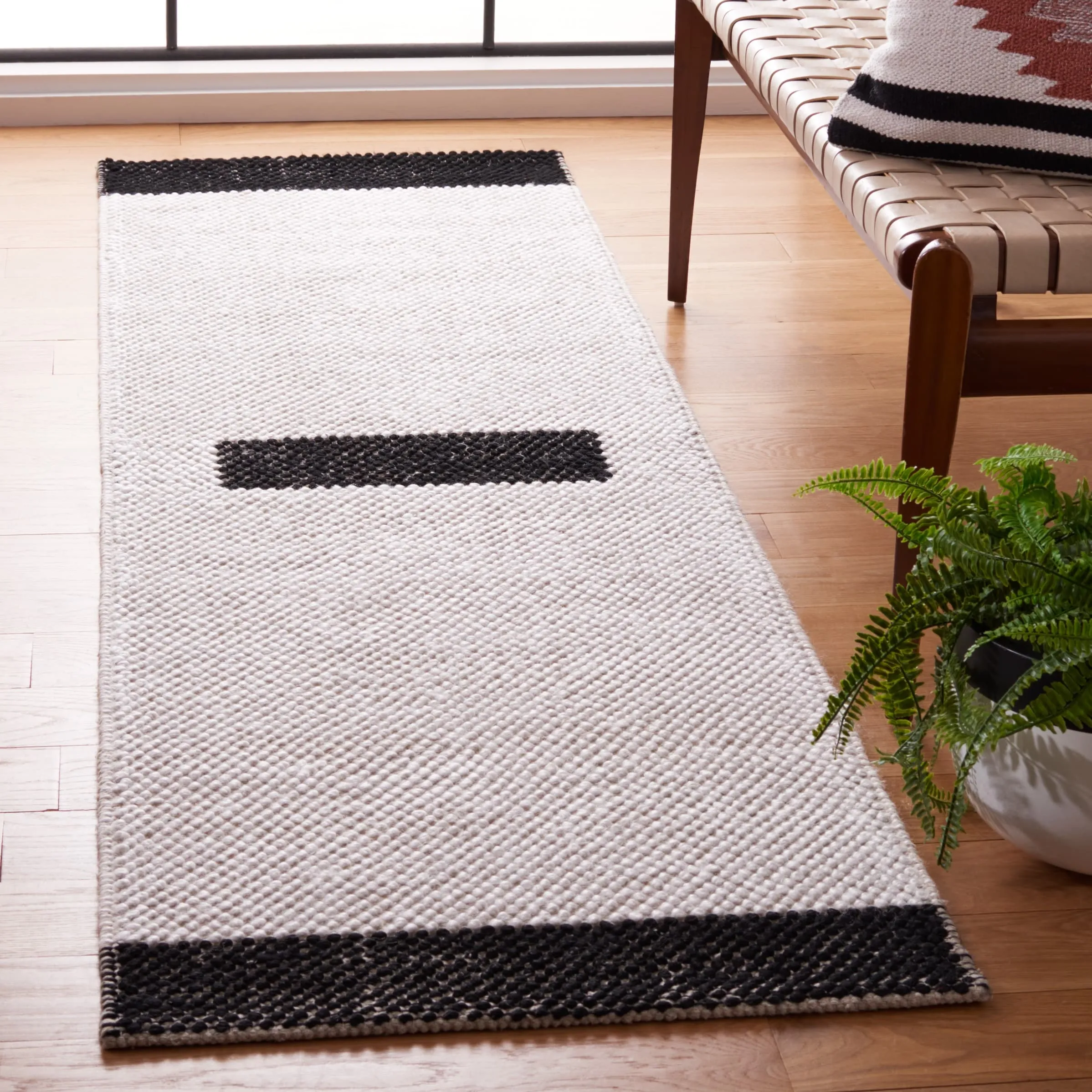SAFAVIEH Handmade Natura Vroni Transitional Wool Rug