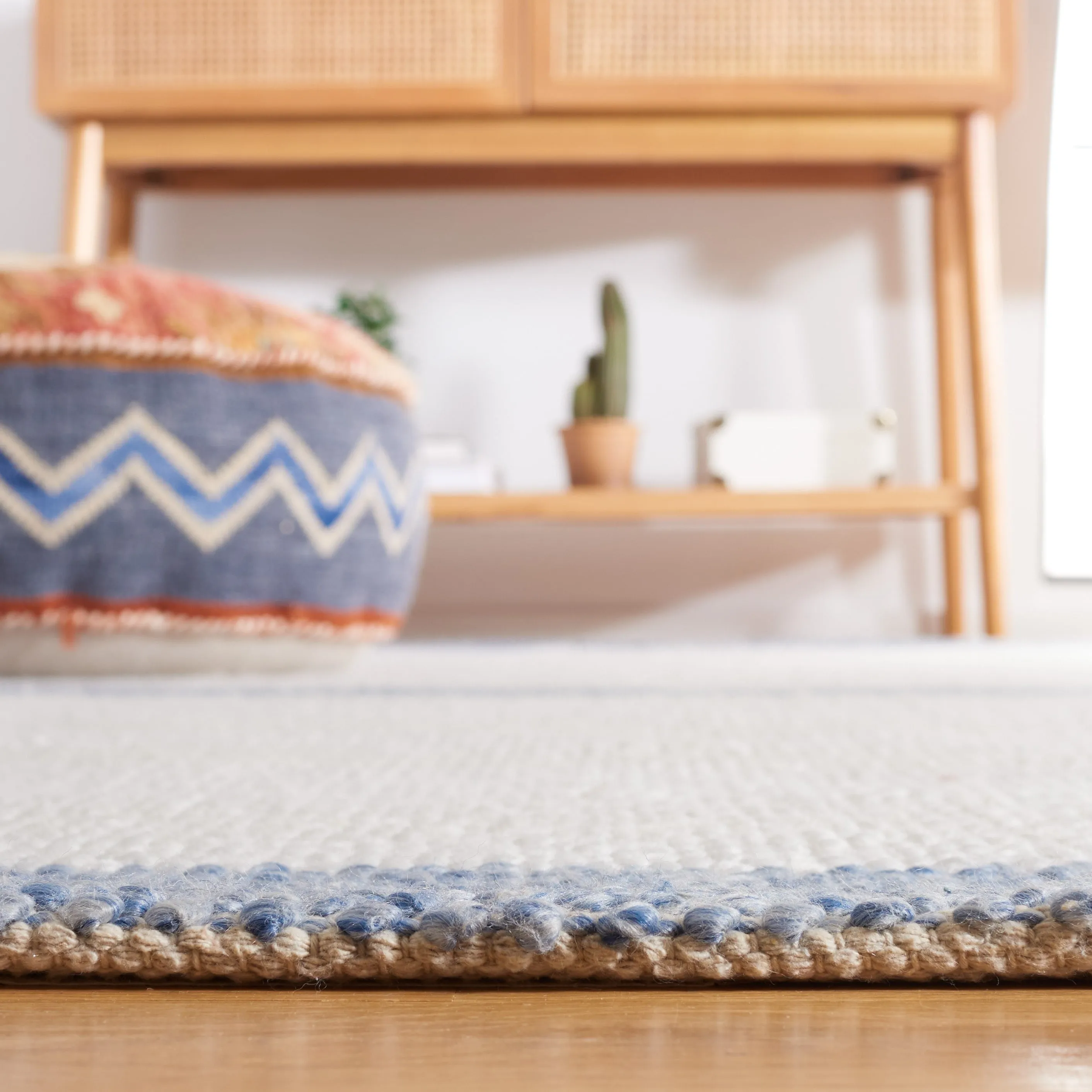 SAFAVIEH Handmade Natura Vroni Transitional Wool Rug