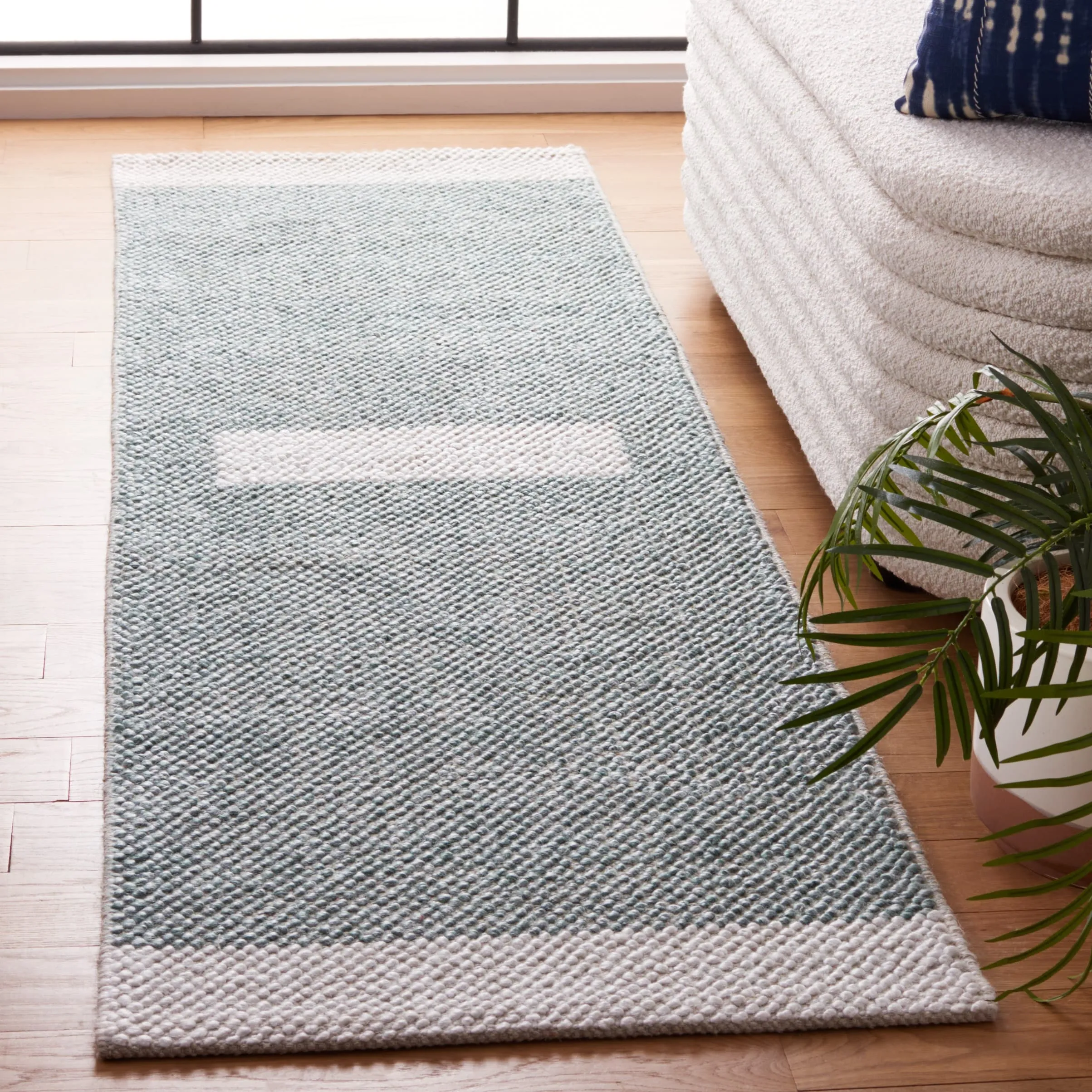 SAFAVIEH Handmade Natura Vroni Transitional Wool Rug