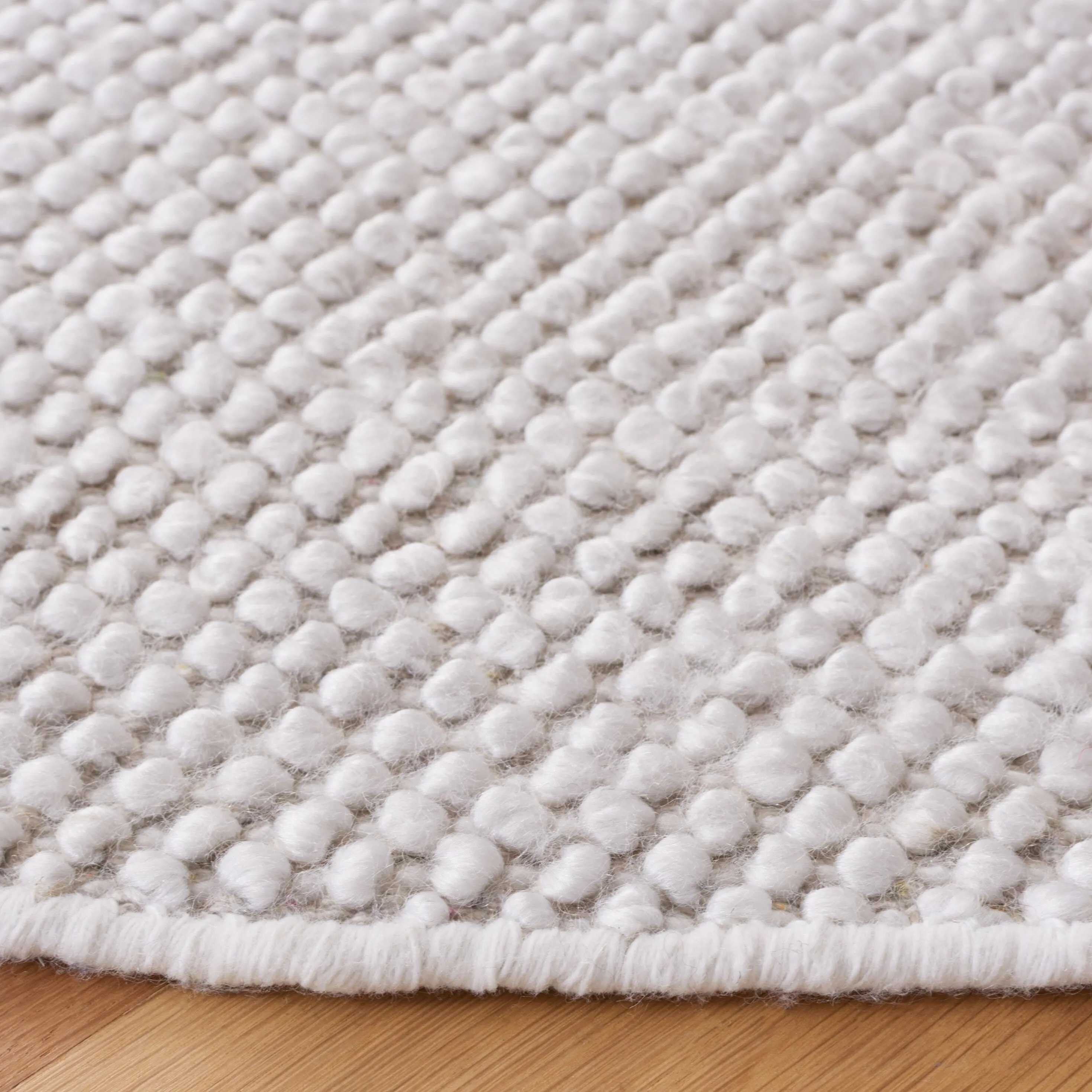 SAFAVIEH Handmade Natura Vroni Transitional Wool Rug