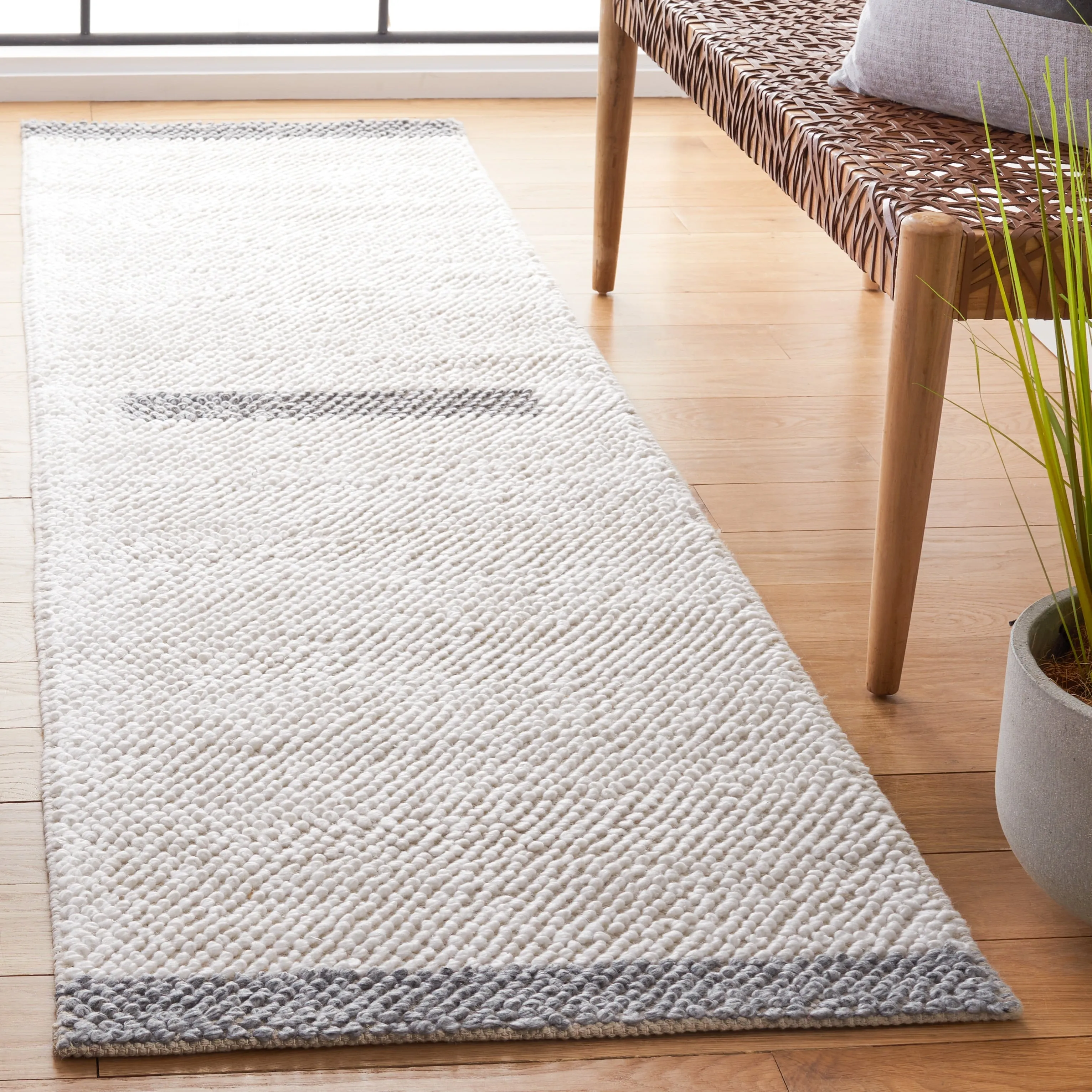 SAFAVIEH Handmade Natura Vroni Transitional Wool Rug