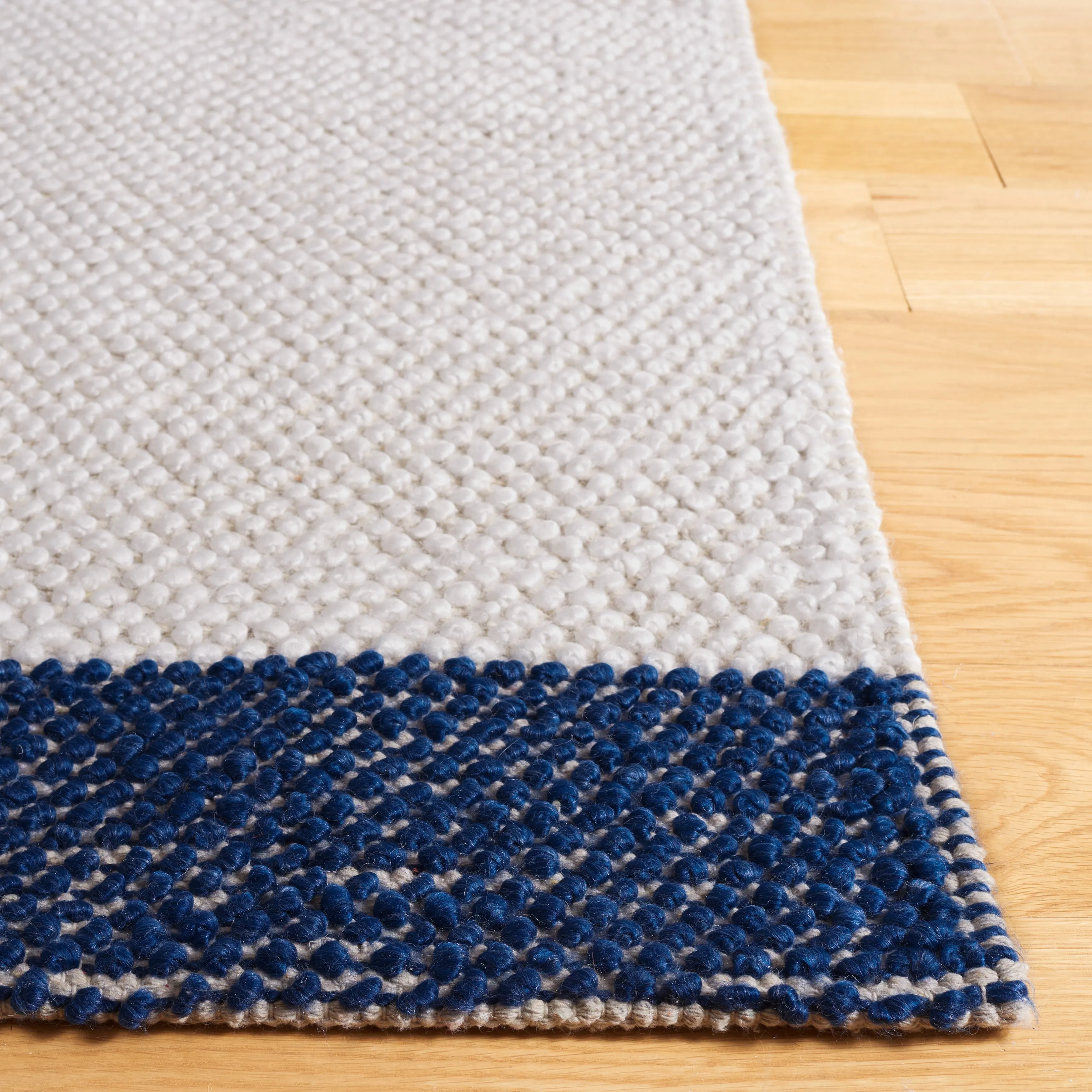 SAFAVIEH Handmade Natura Vroni Transitional Wool Rug