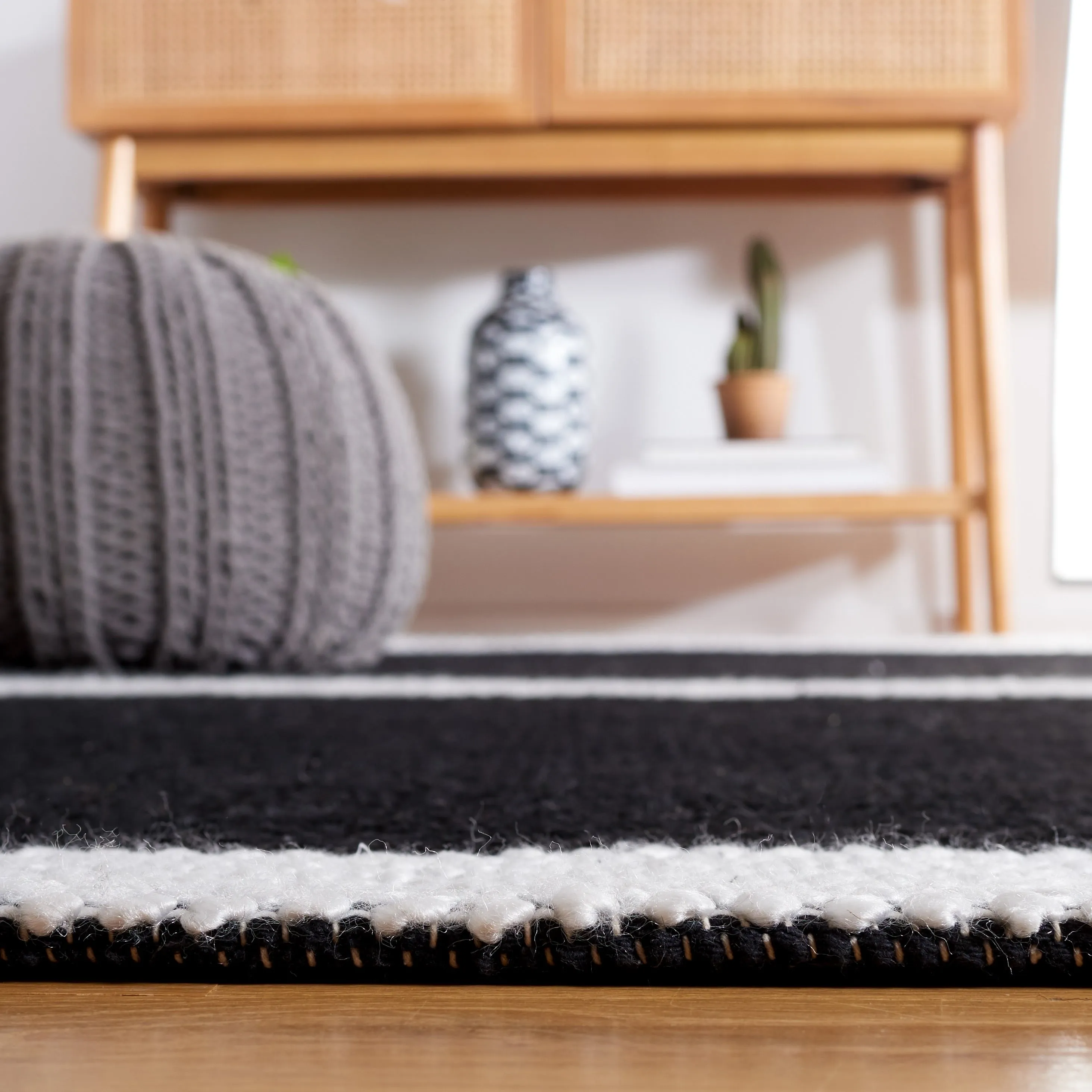 SAFAVIEH Handmade Natura Vroni Transitional Wool Rug