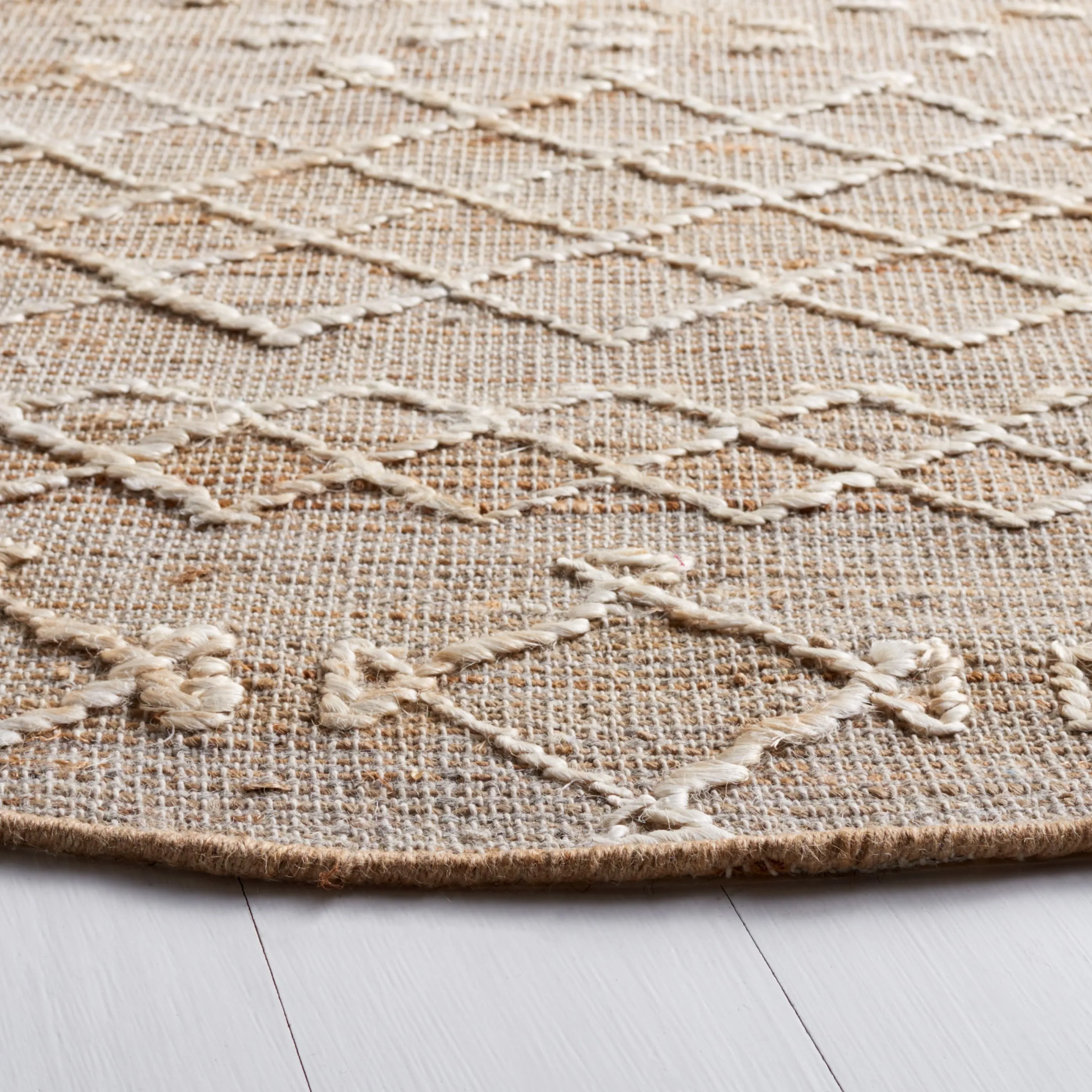 SAFAVIEH Handmade Natural Fiber Sneh-Lata Boho Jute Fringe Rug