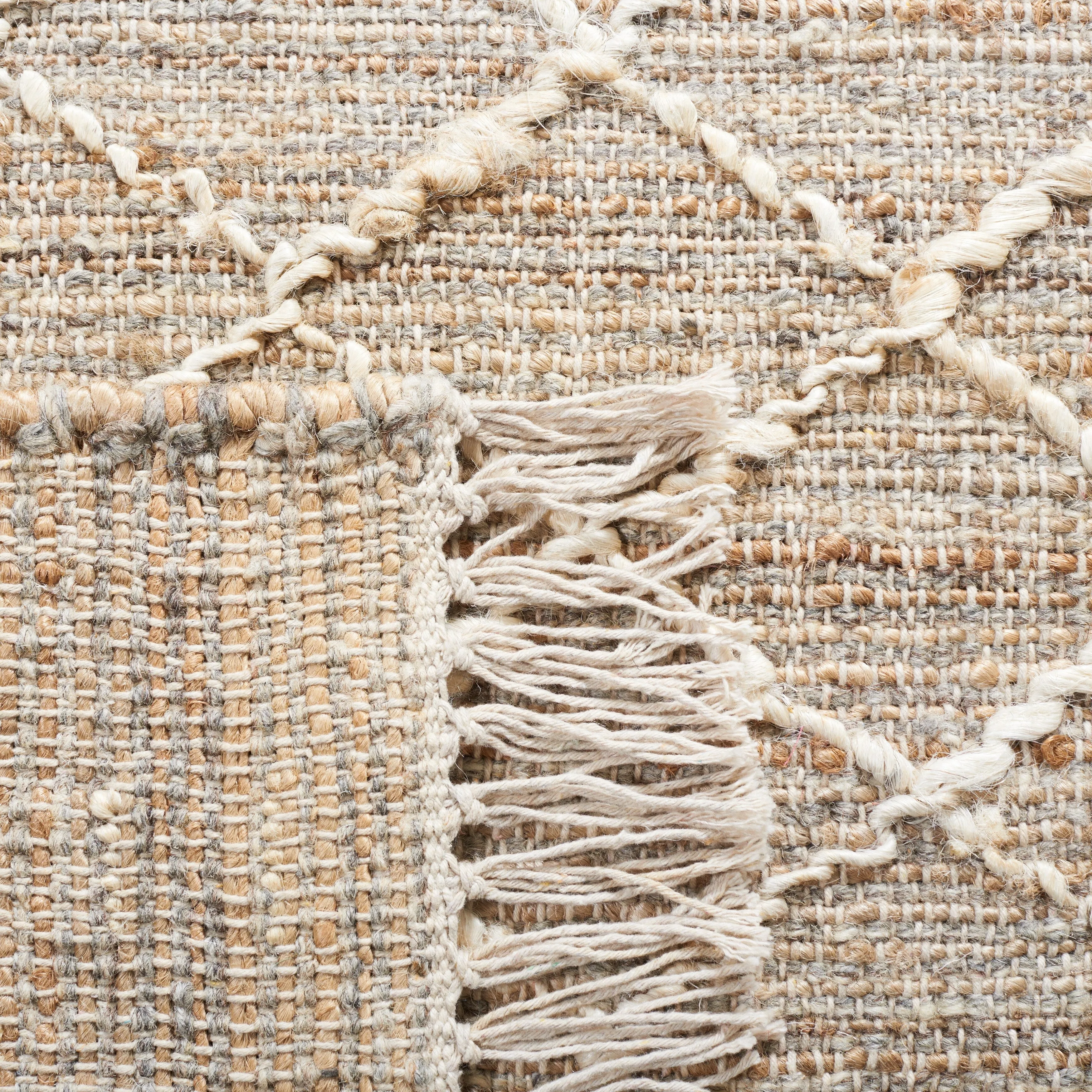 SAFAVIEH Handmade Natural Fiber Sneh-Lata Boho Jute Fringe Rug