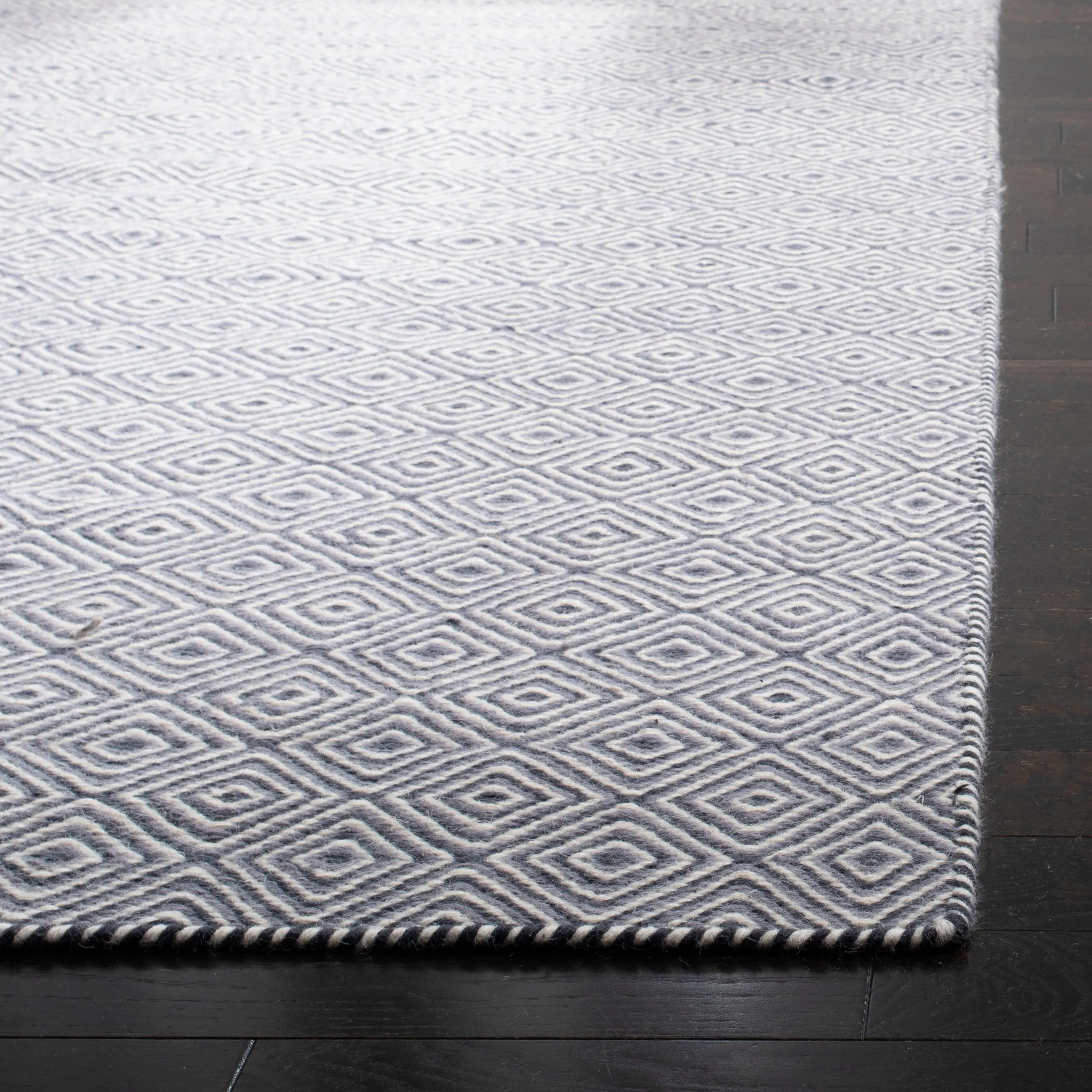 SAFAVIEH Handmade Oasis Vaira Casual Wool Rug
