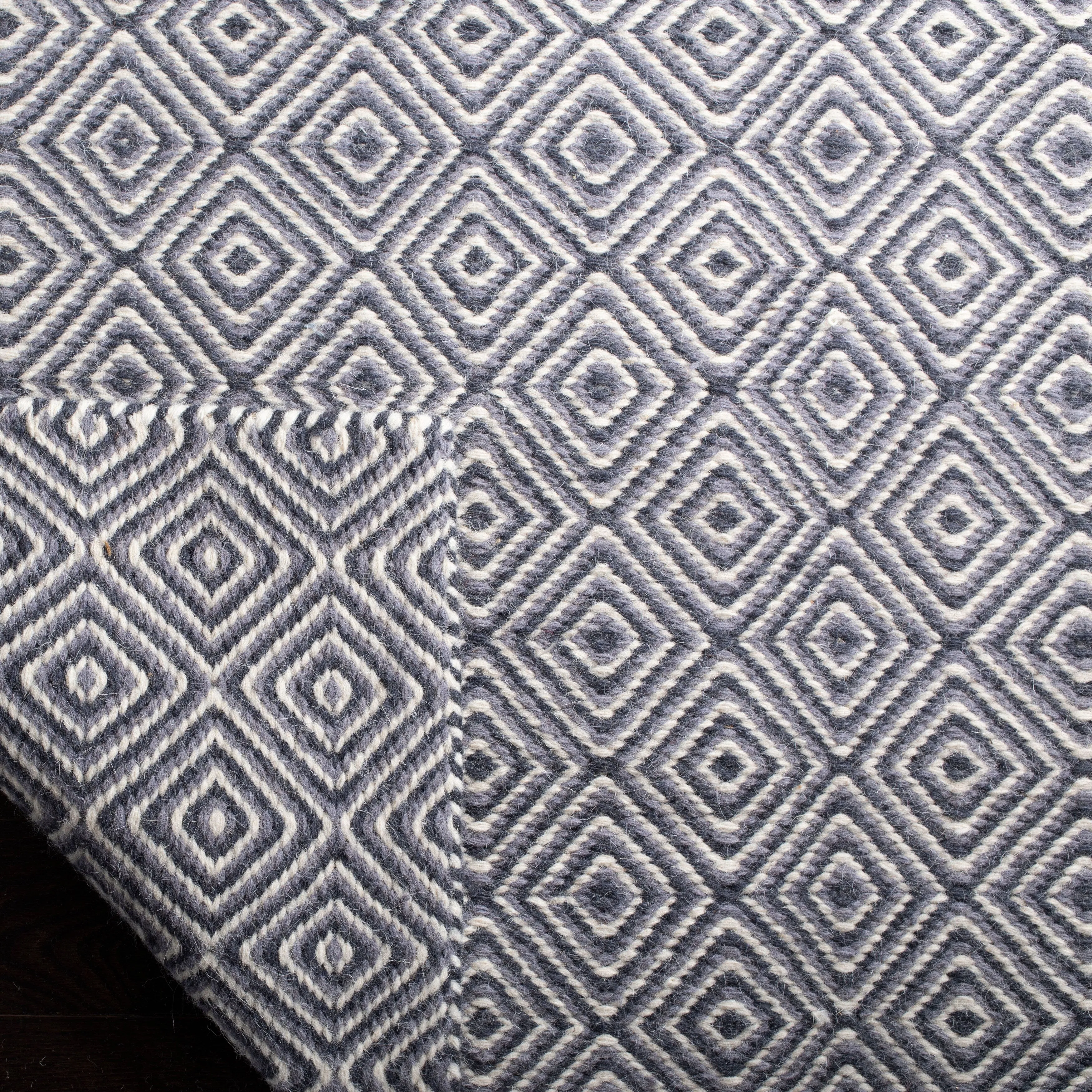 SAFAVIEH Handmade Oasis Vaira Casual Wool Rug