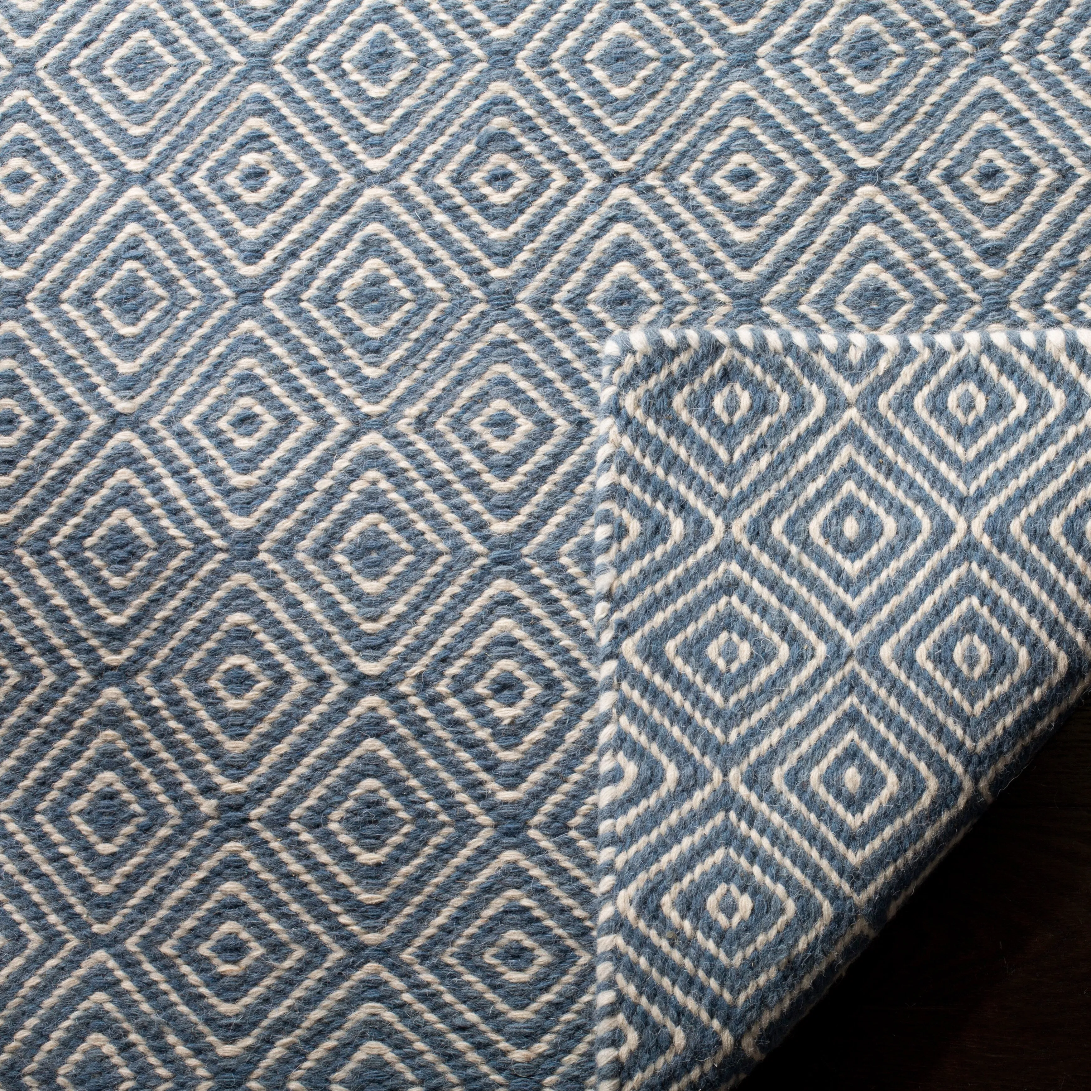 SAFAVIEH Handmade Oasis Vaira Casual Wool Rug