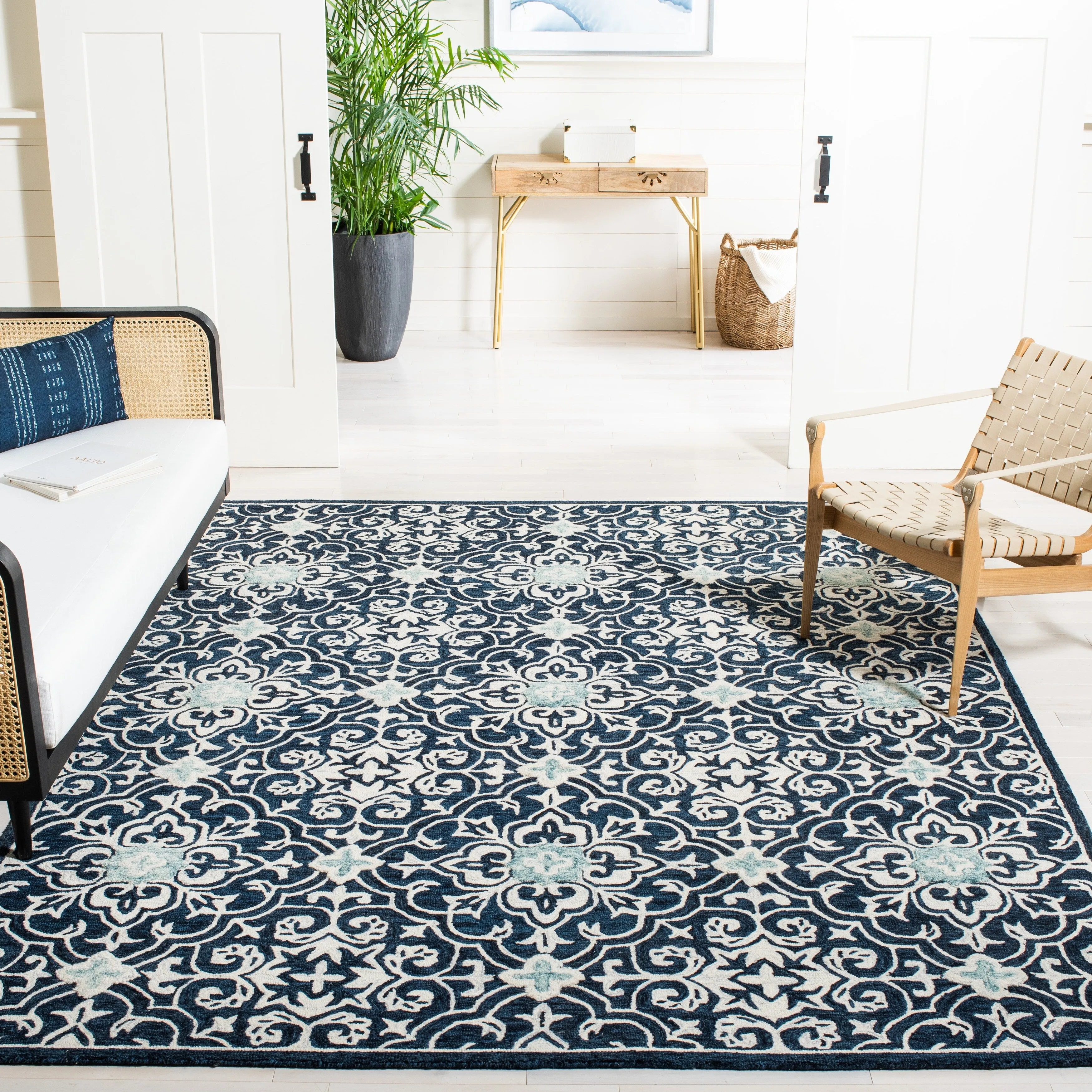 SAFAVIEH Handmade Roslyn Erykah Wool Rug
