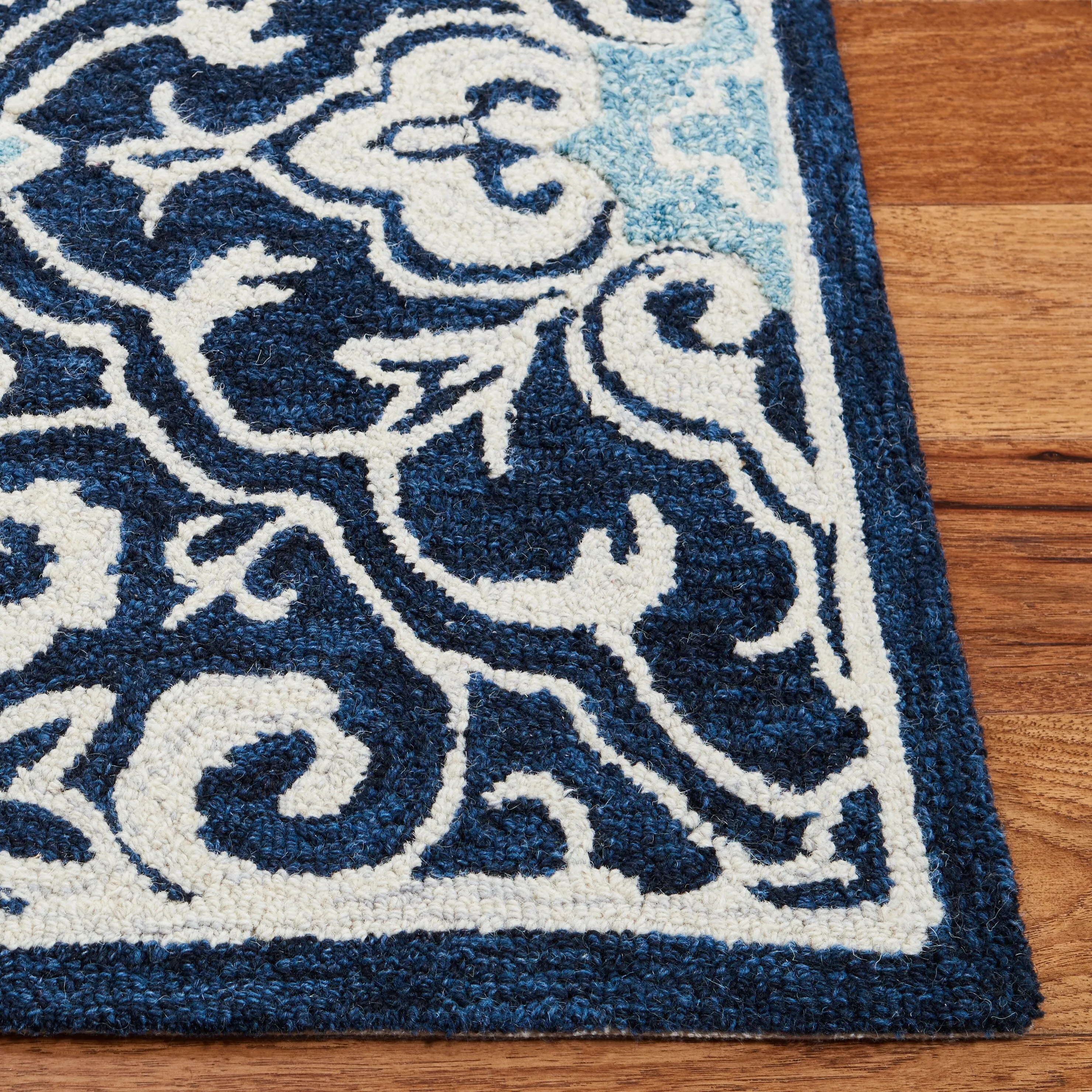 SAFAVIEH Handmade Roslyn Erykah Wool Rug