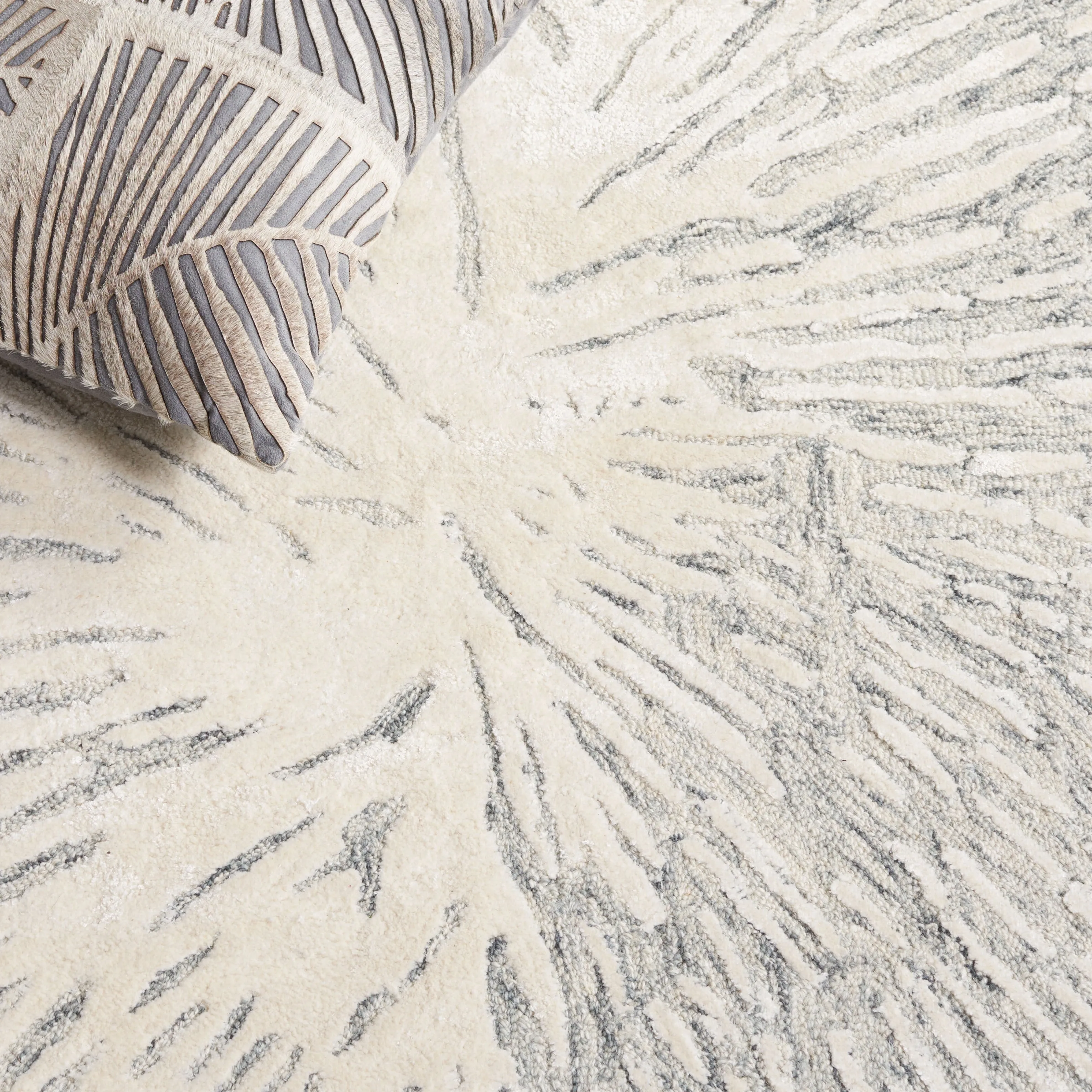 SAFAVIEH Handmade Soho Chanelle Modern Abstract Wool Rug