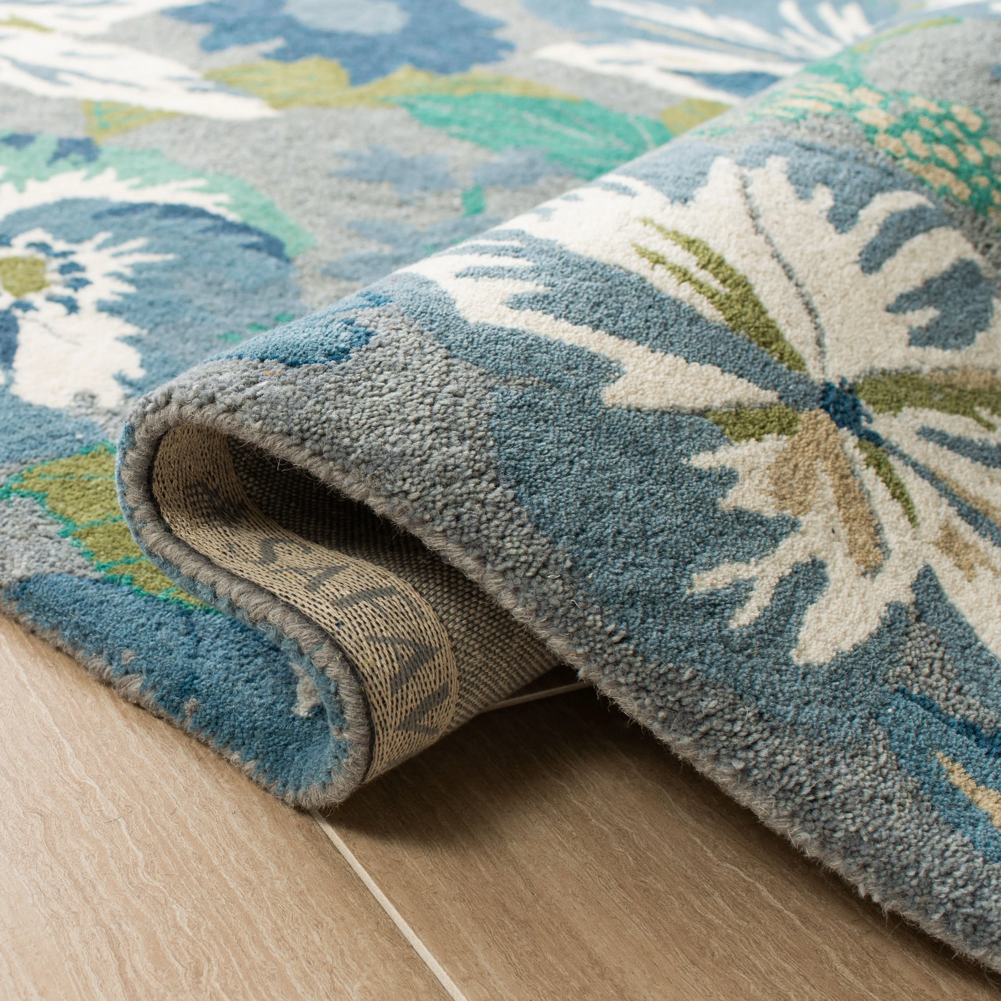 SAFAVIEH Handmade Soho Irmgard Floral N.Z. Wool Rug