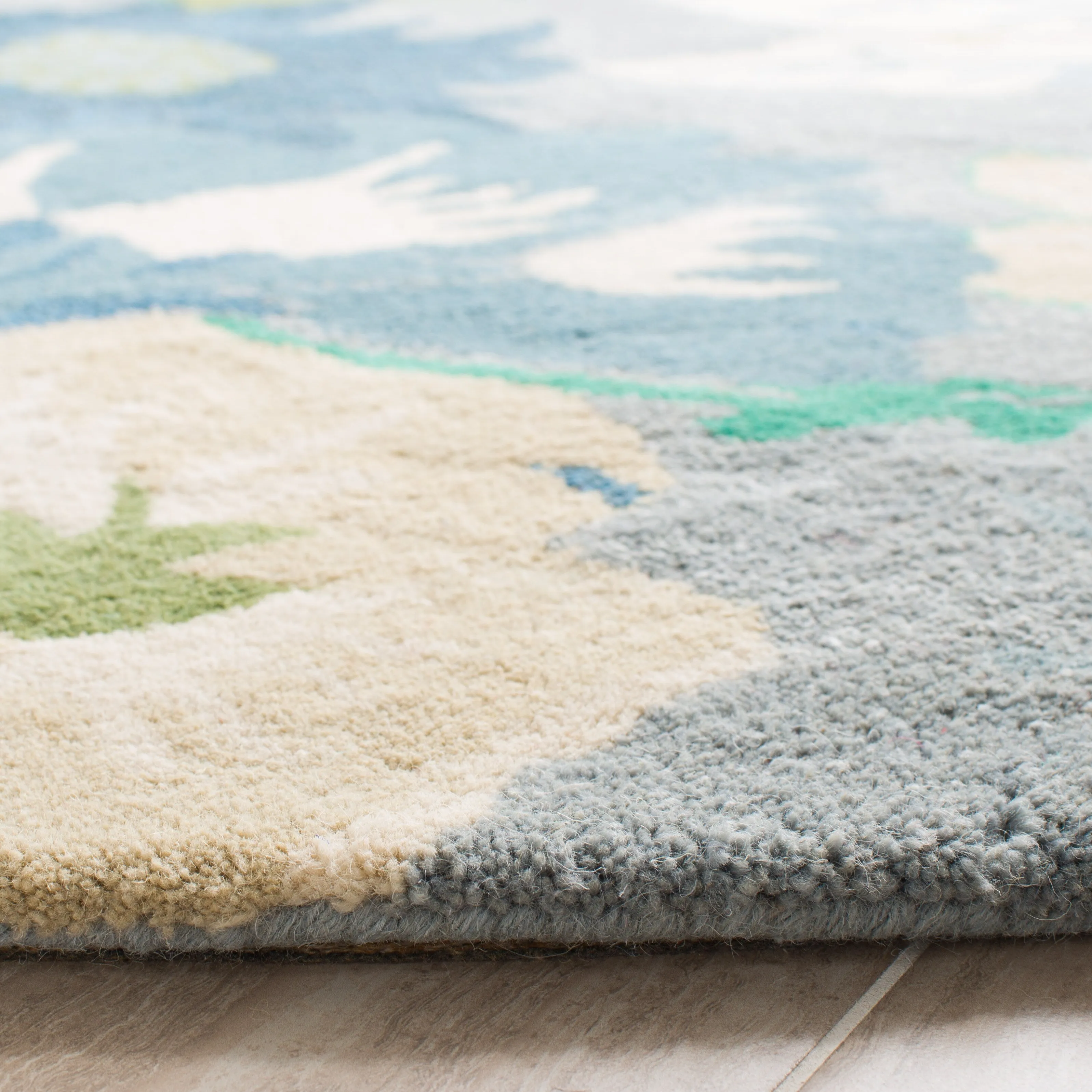SAFAVIEH Handmade Soho Irmgard Floral N.Z. Wool Rug