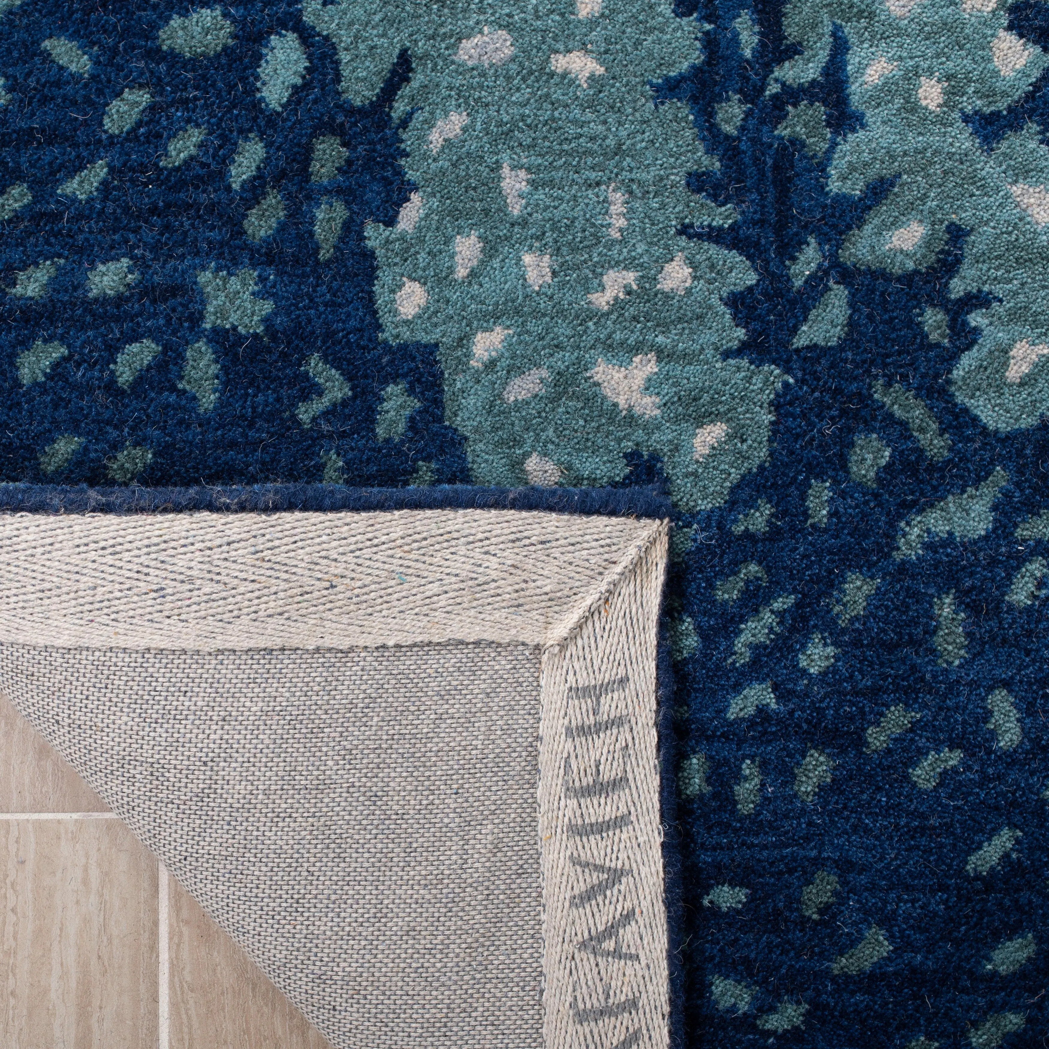 SAFAVIEH Handmade Soho Kayleigh Abstract N.Z. Wool Rug