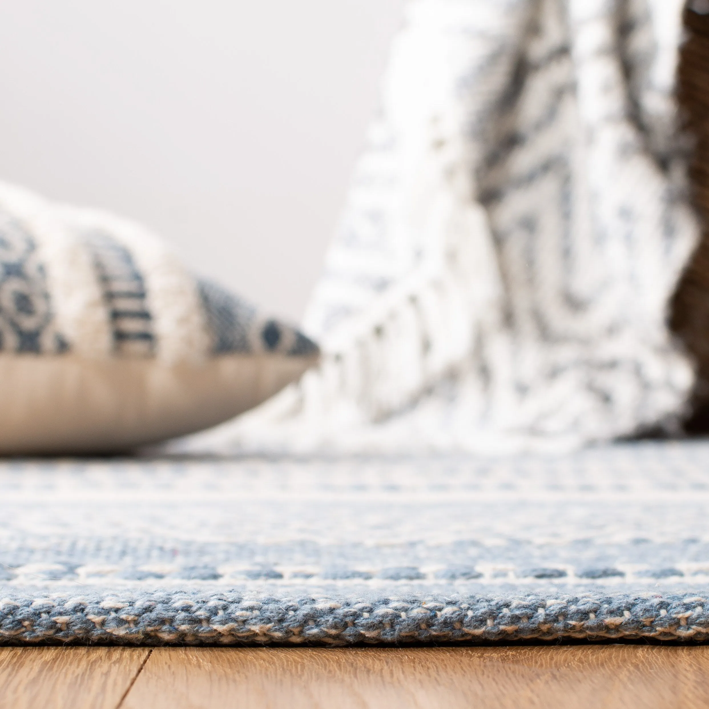 SAFAVIEH Handmade Striped Kilim Shante Modern Cotton Rug