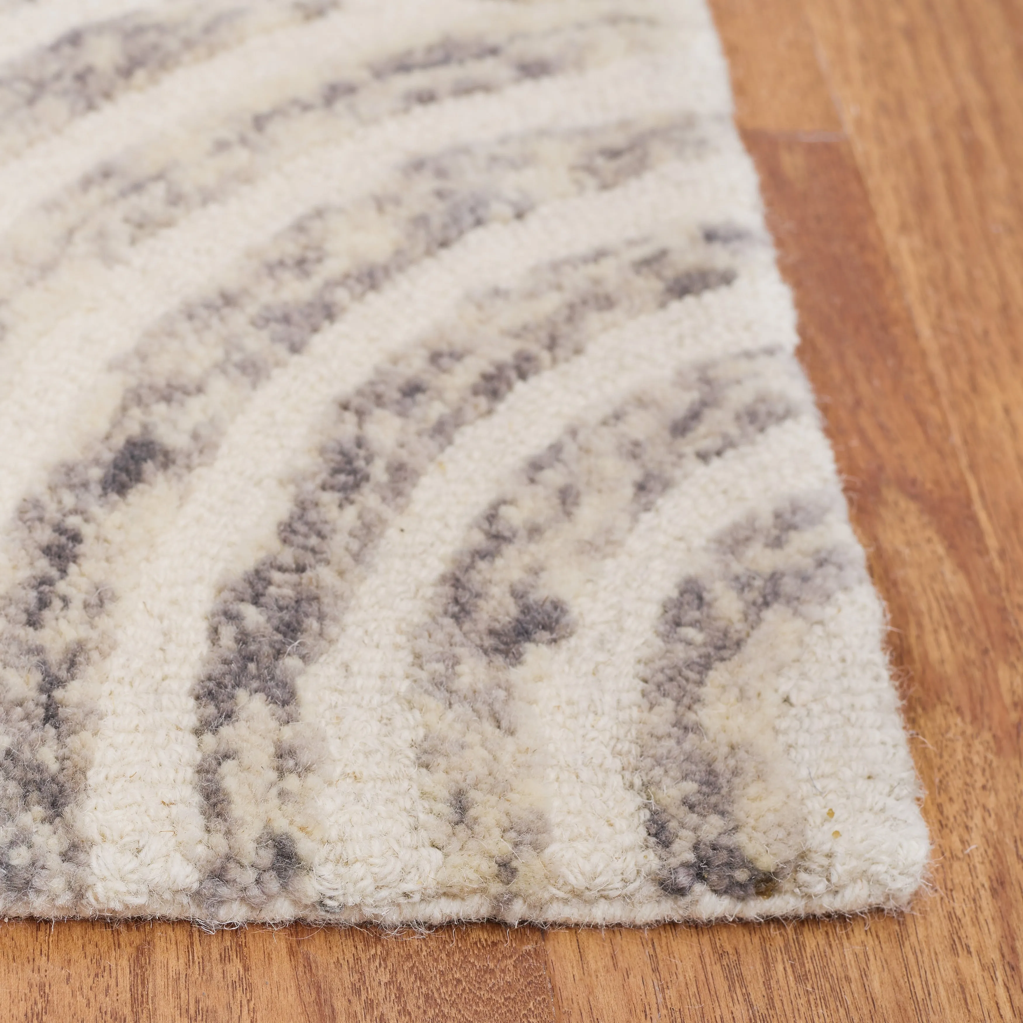 SAFAVIEH Handmade Trace Shara Floral Wool Rug