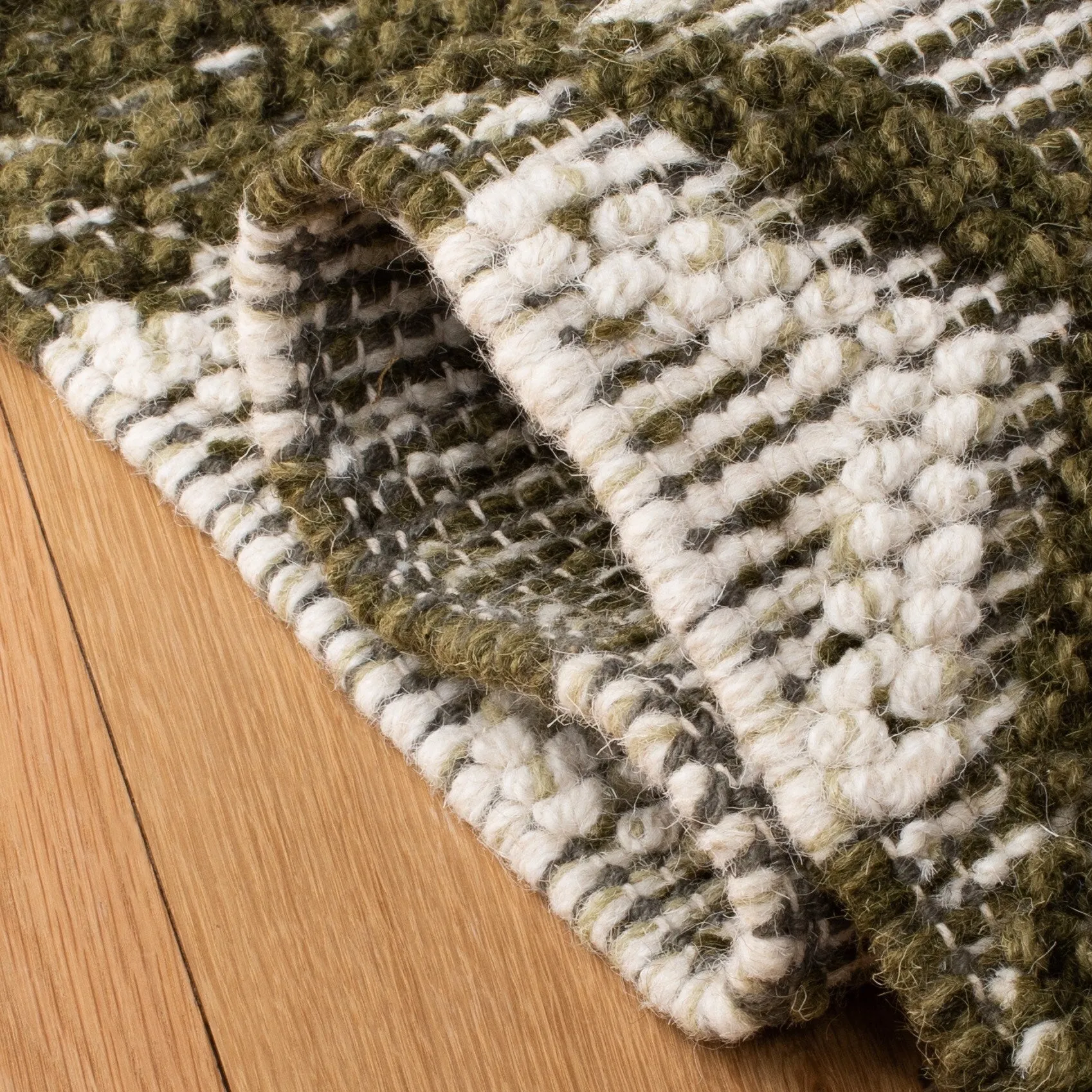 SAFAVIEH Handmade Vermont Christin Wool Rug