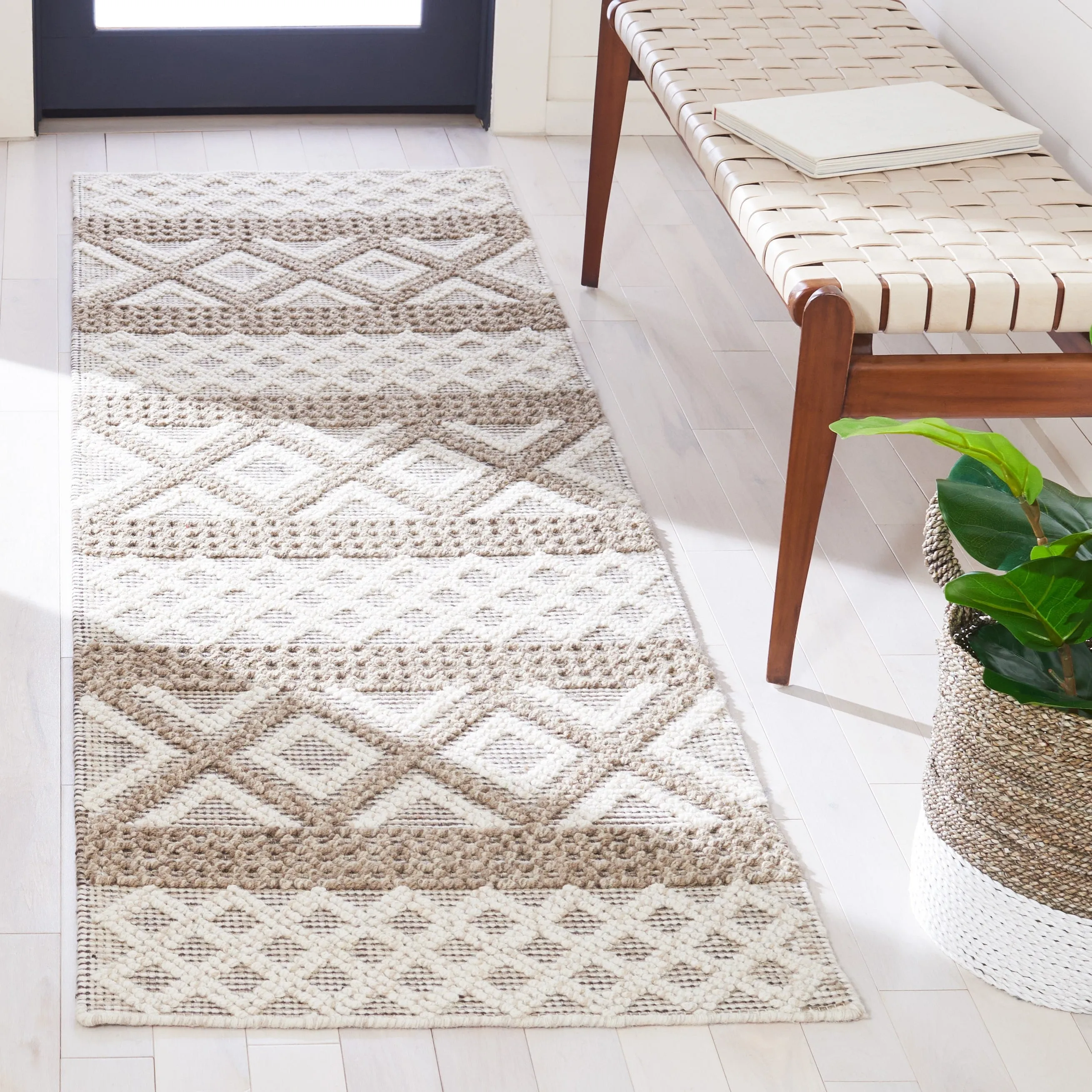 SAFAVIEH Handmade Vermont Christin Wool Rug