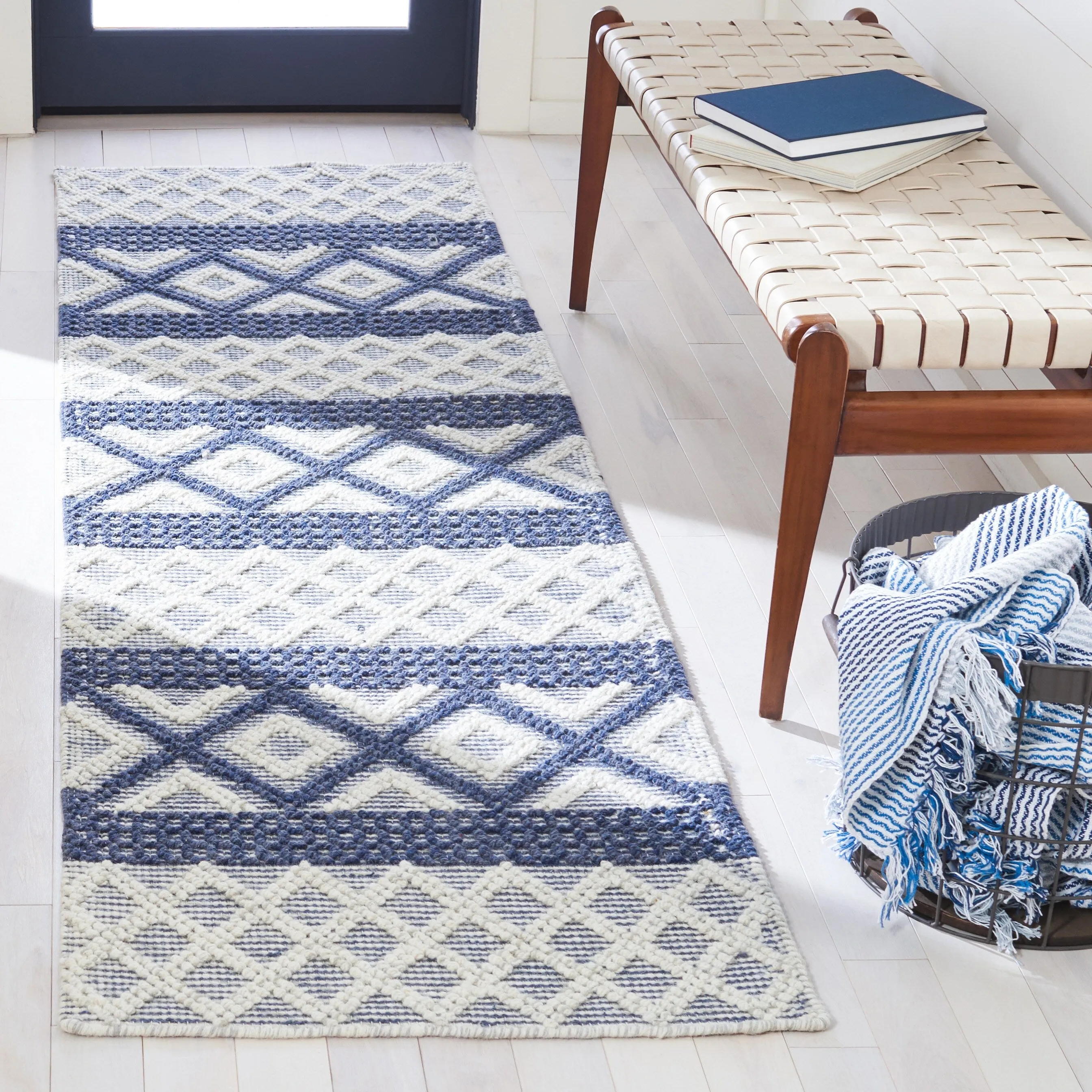 SAFAVIEH Handmade Vermont Christin Wool Rug