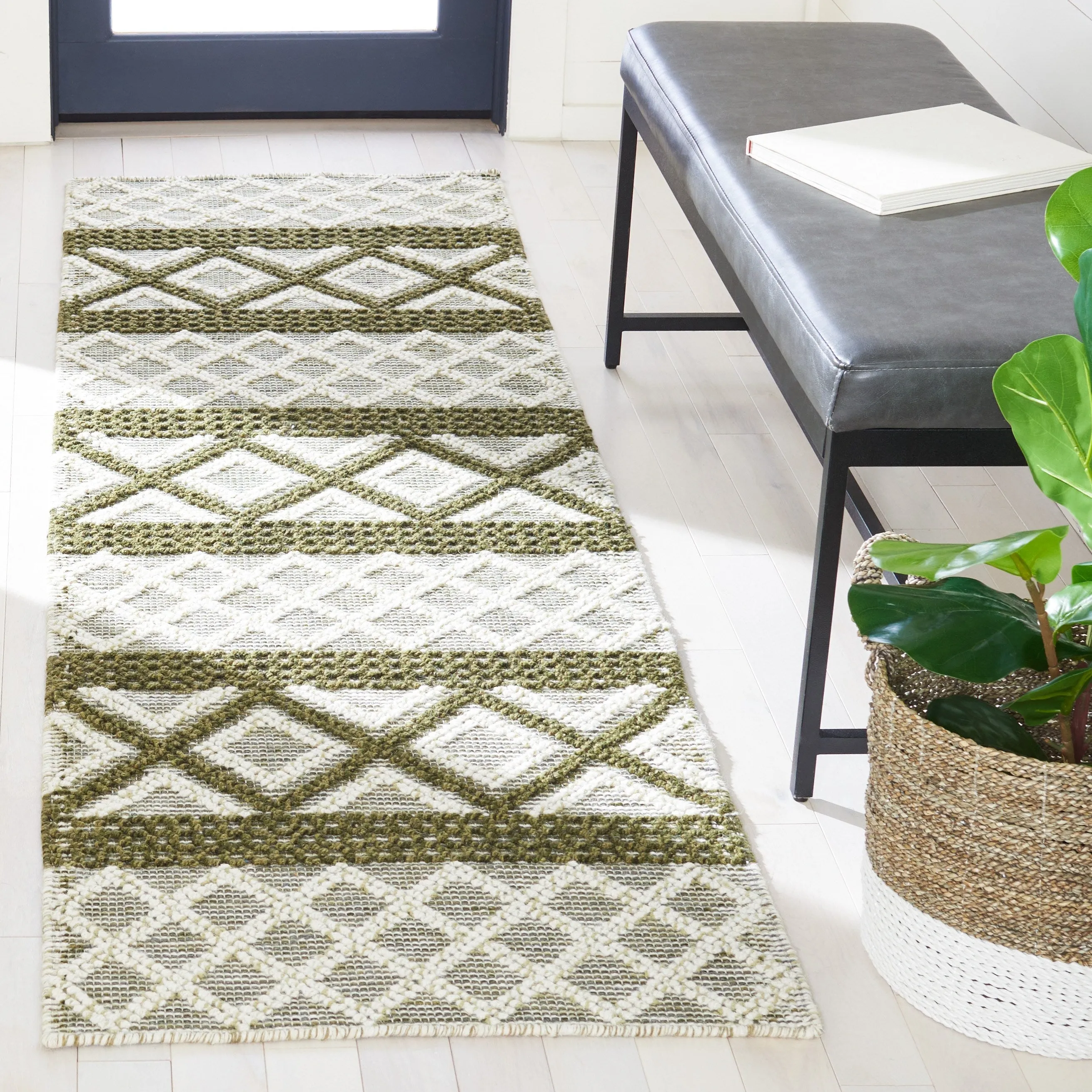 SAFAVIEH Handmade Vermont Christin Wool Rug