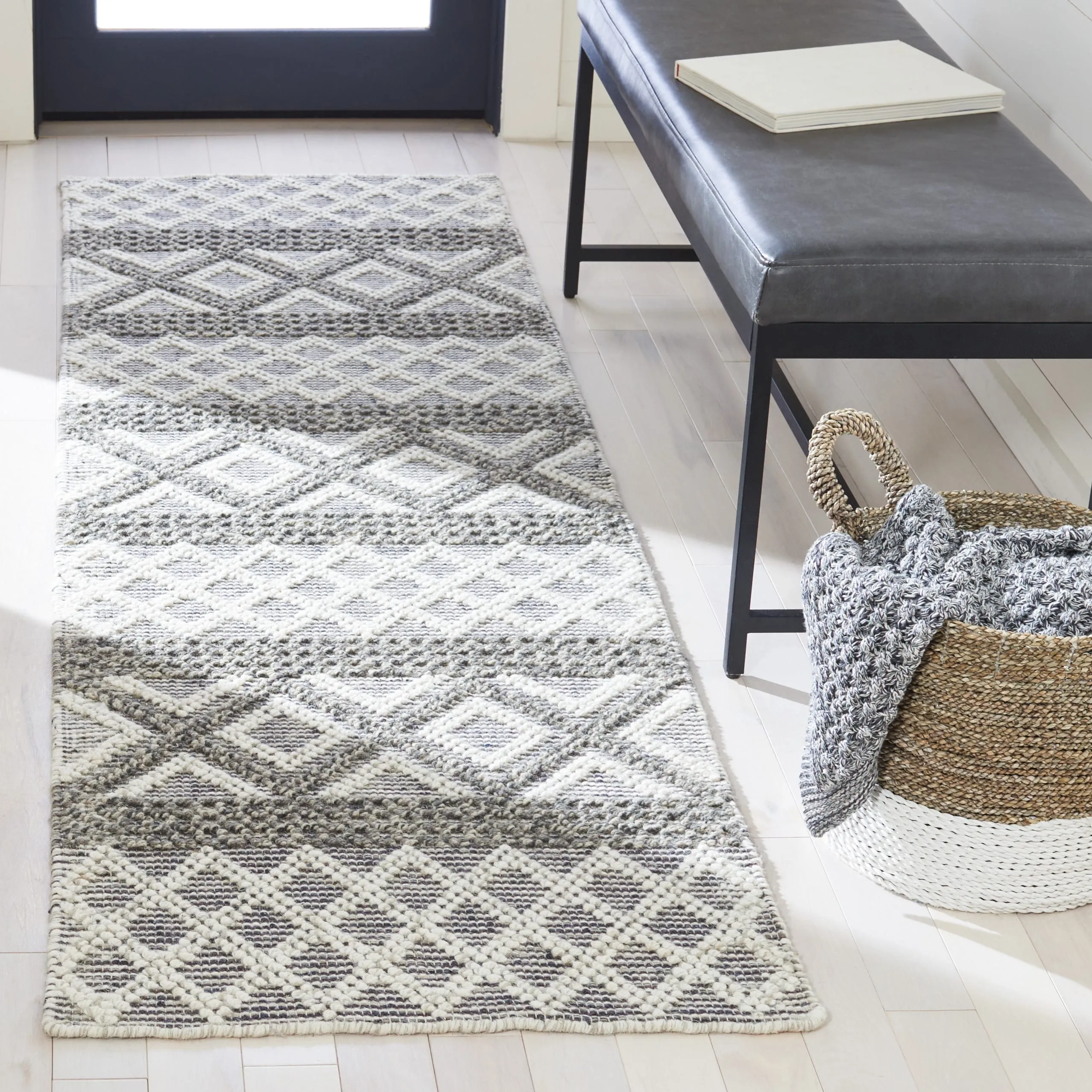 SAFAVIEH Handmade Vermont Christin Wool Rug