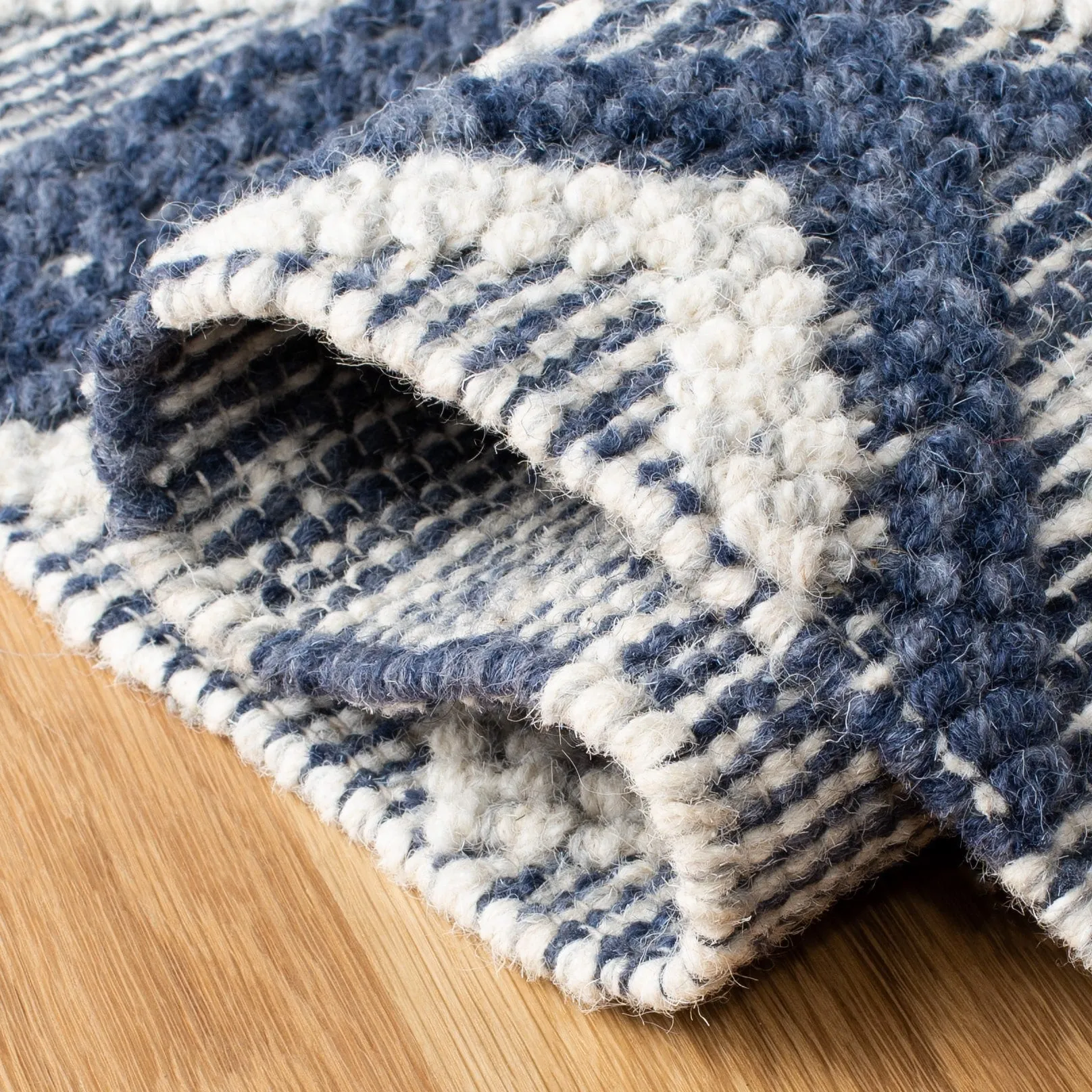 SAFAVIEH Handmade Vermont Christin Wool Rug