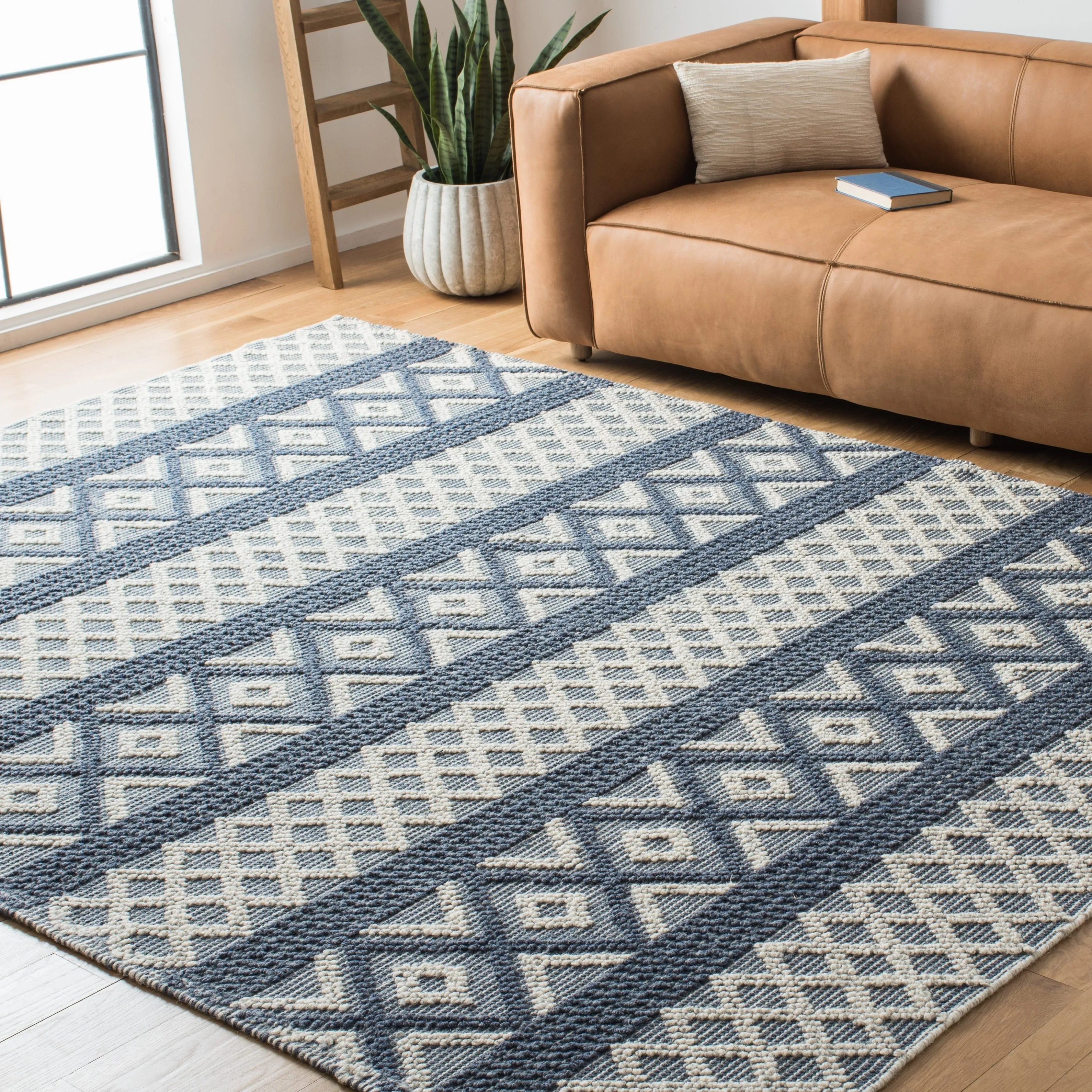 SAFAVIEH Handmade Vermont Christin Wool Rug