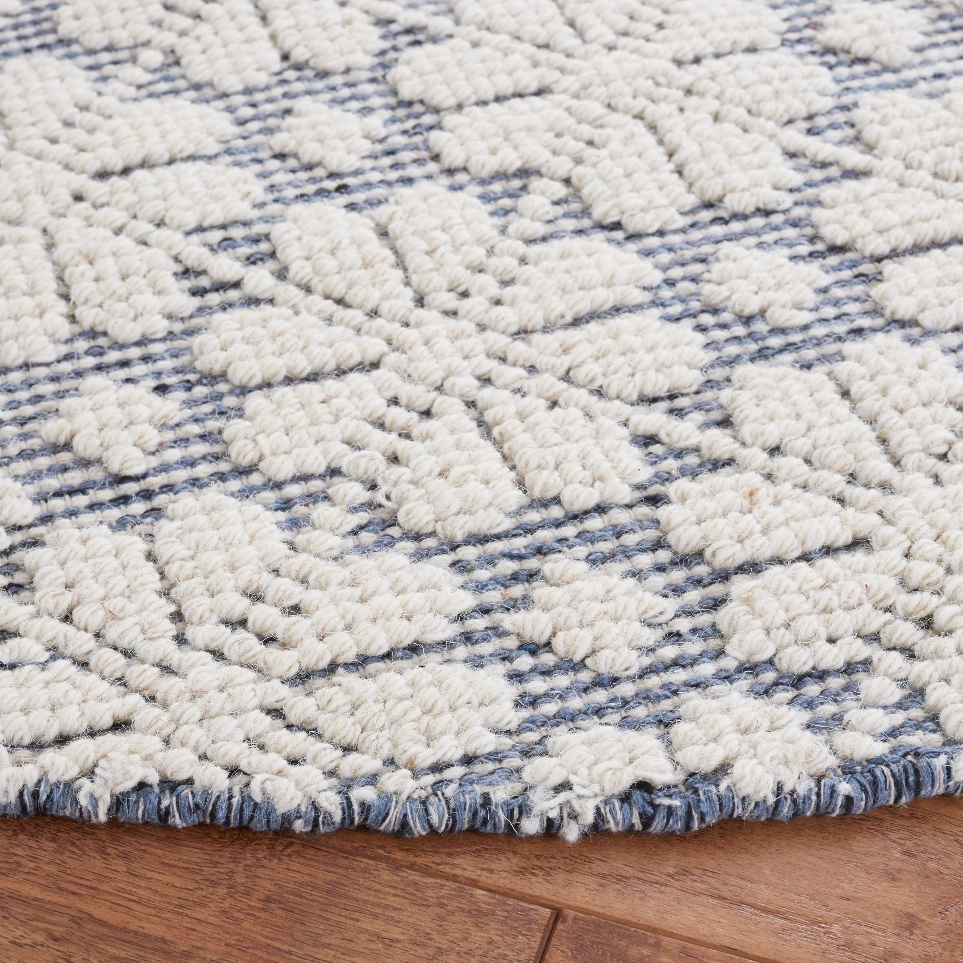 SAFAVIEH Handmade Vermont Jolie Wool Rug
