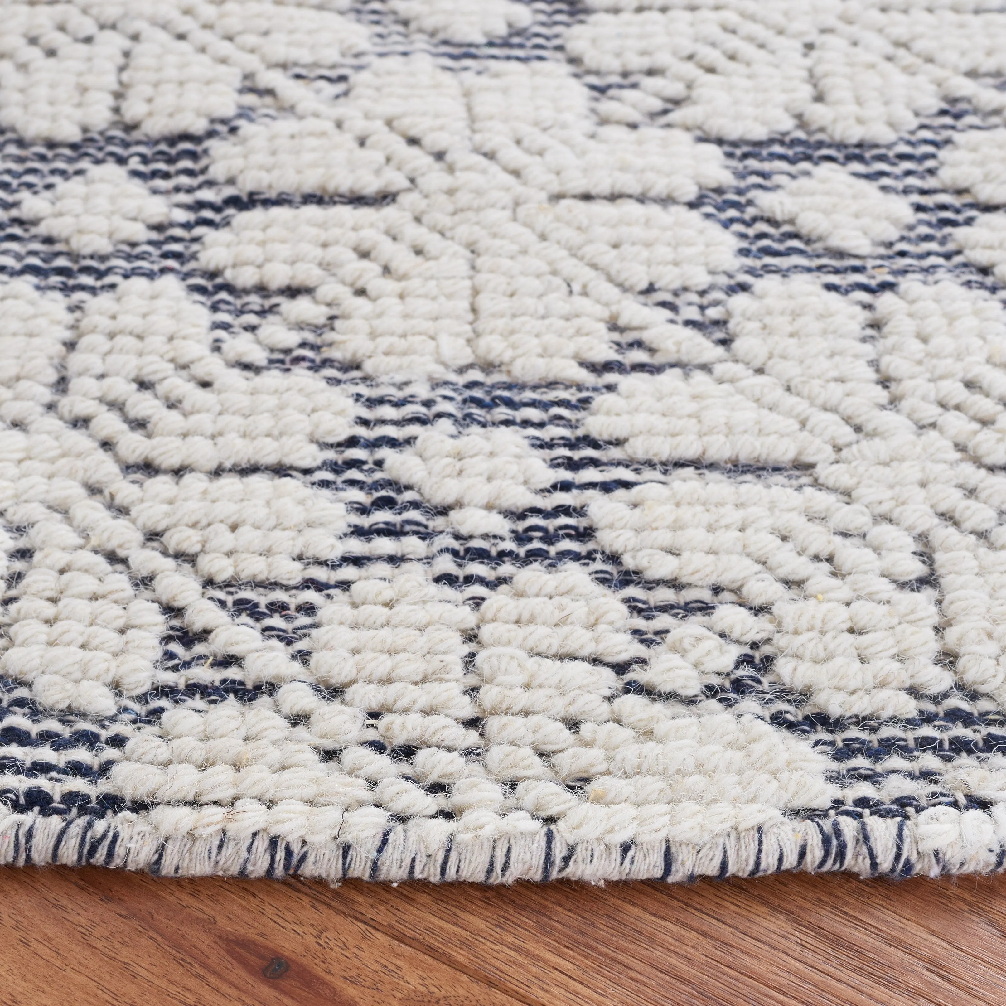 SAFAVIEH Handmade Vermont Jolie Wool Rug