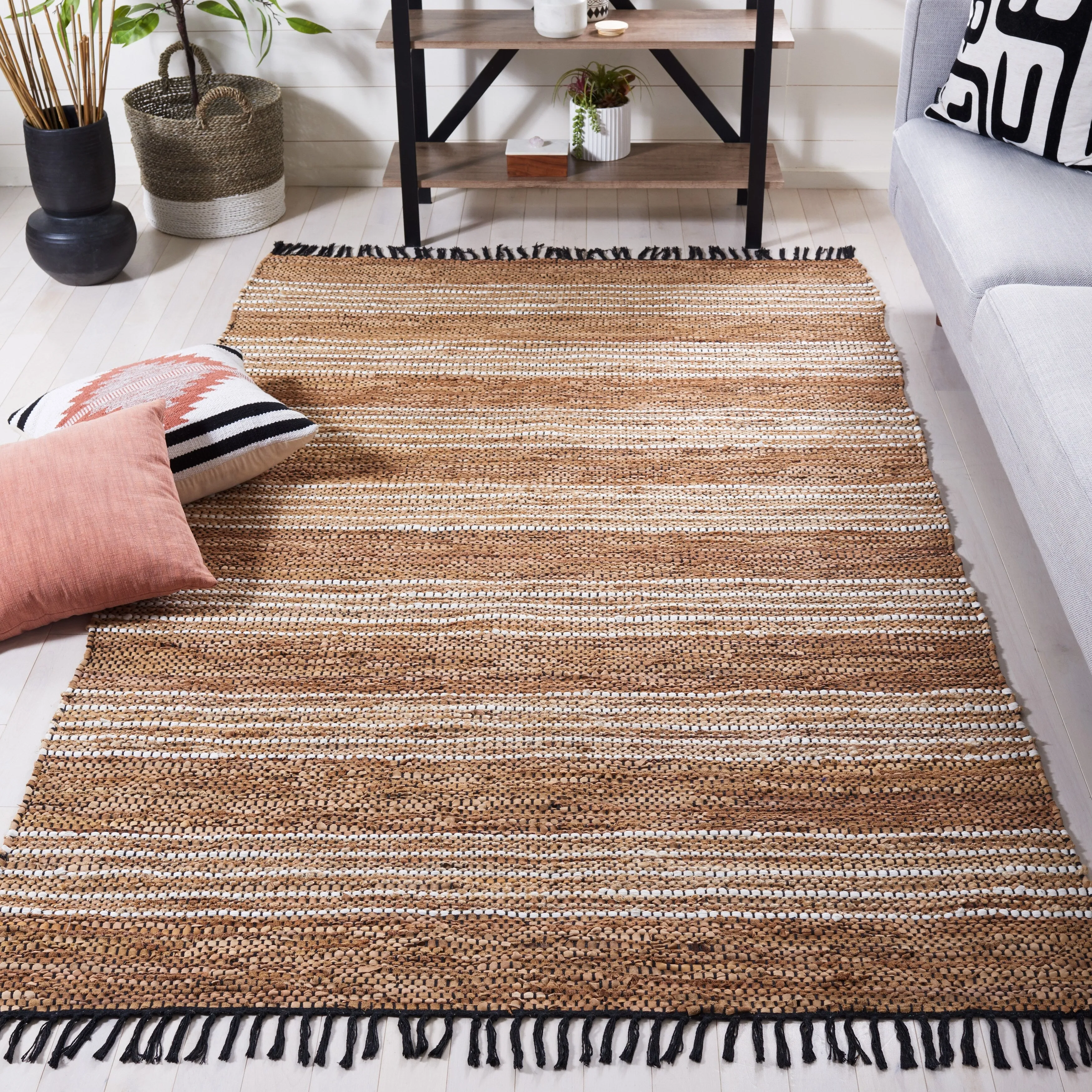 SAFAVIEH Handmade Vintage Leather Demetra Modern Fringe Rug